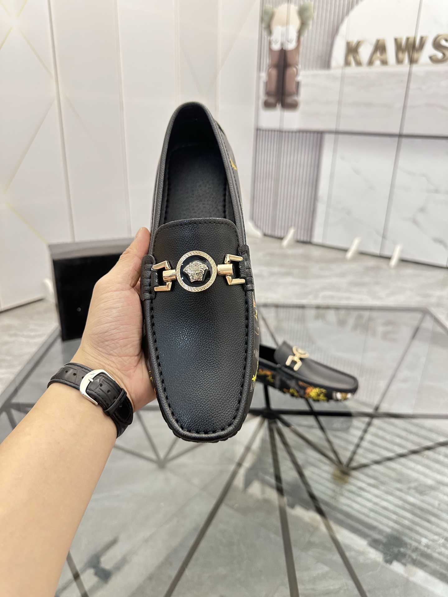Precio de venta: P170 Marca del producto: Versace* "Versace*" Soya Bean Shoes Talla: 38-44(45...) Ma