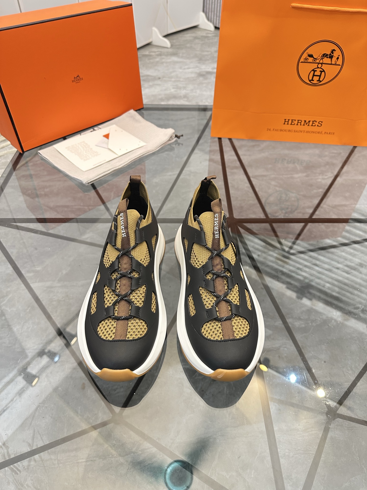Precio de venta: P310 Bienes de gama alta, de alta calidadMarca: Hermes *"Hermes*" mocasines de caña