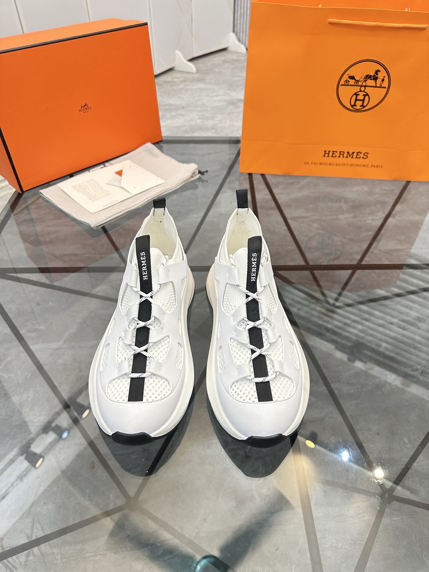 Precio de venta: P310 Bienes de gama alta, de alta calidadMarca: Hermes *"Hermes*" mocasines de caña