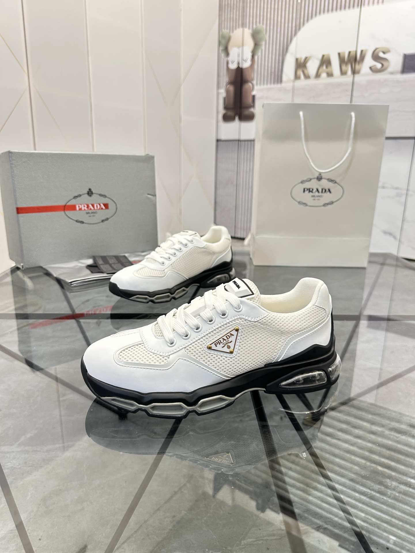 Precio de venta: P310 Calidad superior de gama altaMarca: Prada *