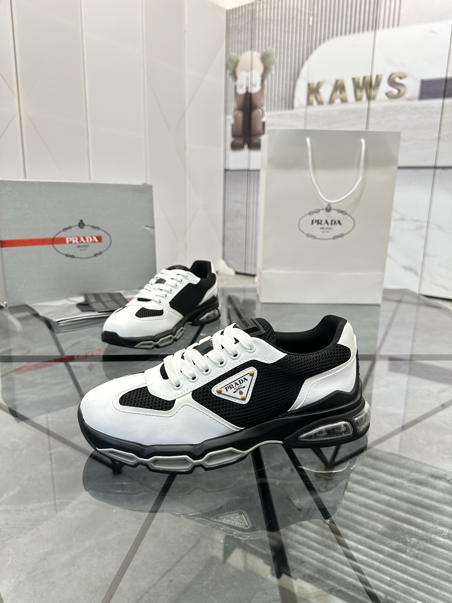 Precio de venta: P310 Calidad superior de gama altaMarca: Prada *