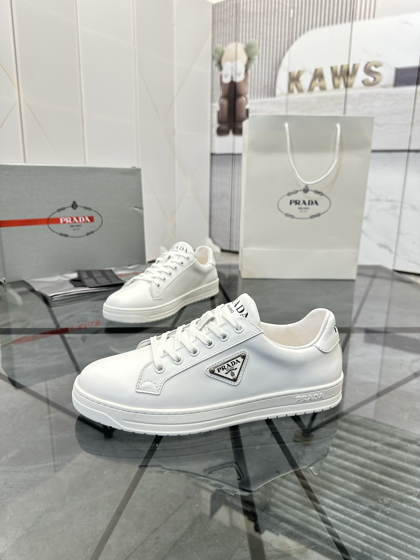 Precio de venta: P250 Artículos de gama alta y calidad superiorMarca: Prada *