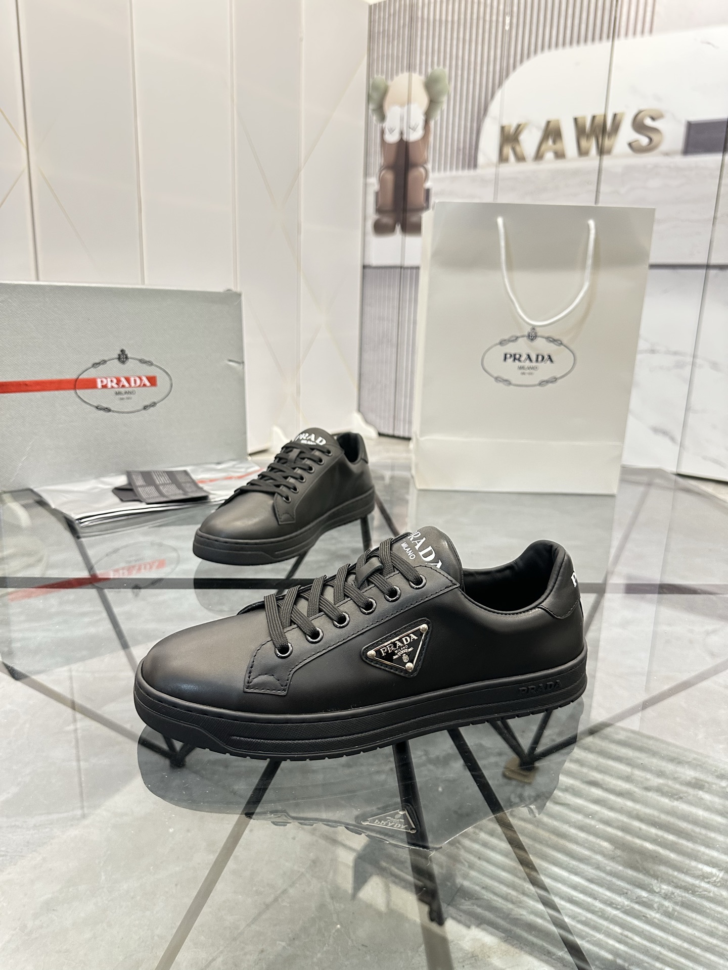 Precio de venta: P250 Artículos de gama alta y calidad superiorMarca: Prada *