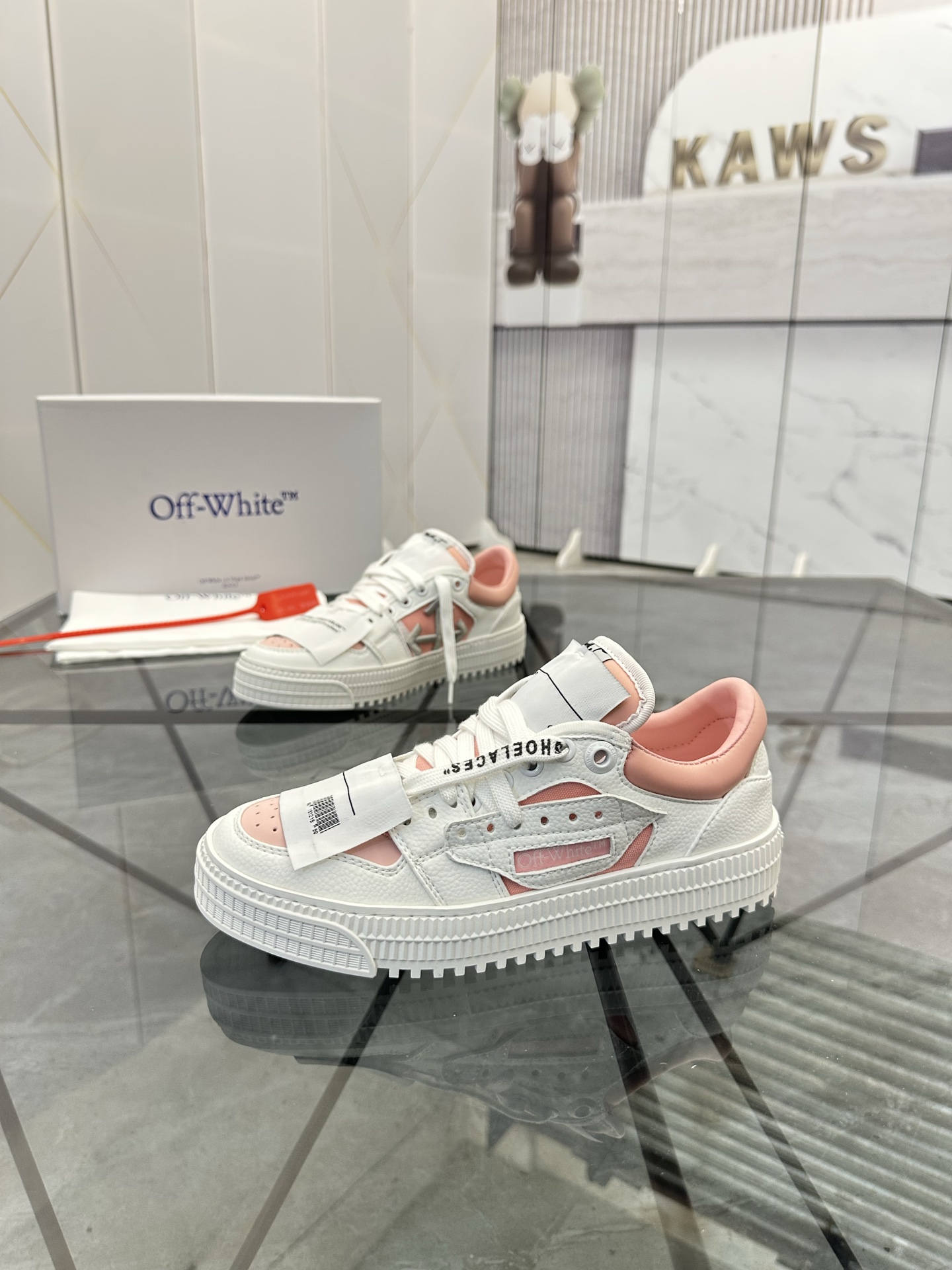 Precio de venta: P230 Mercancía de alta gama y calidad superiorMarca: OFF WHITE *