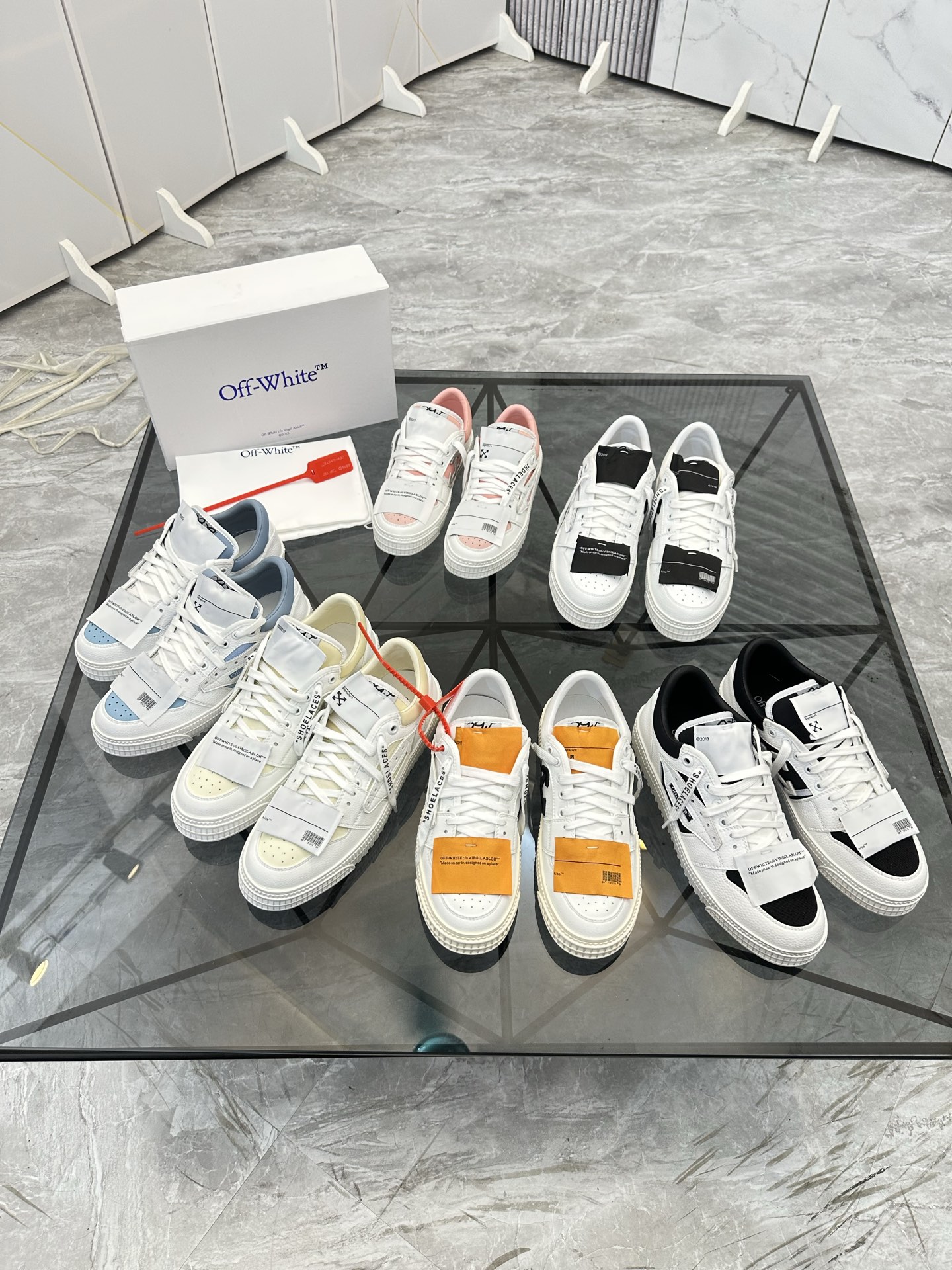 Precio de venta: P230 Mercancía de alta gama y calidad superiorMarca: OFF WHITE *"OFF WHITE*" mocasi