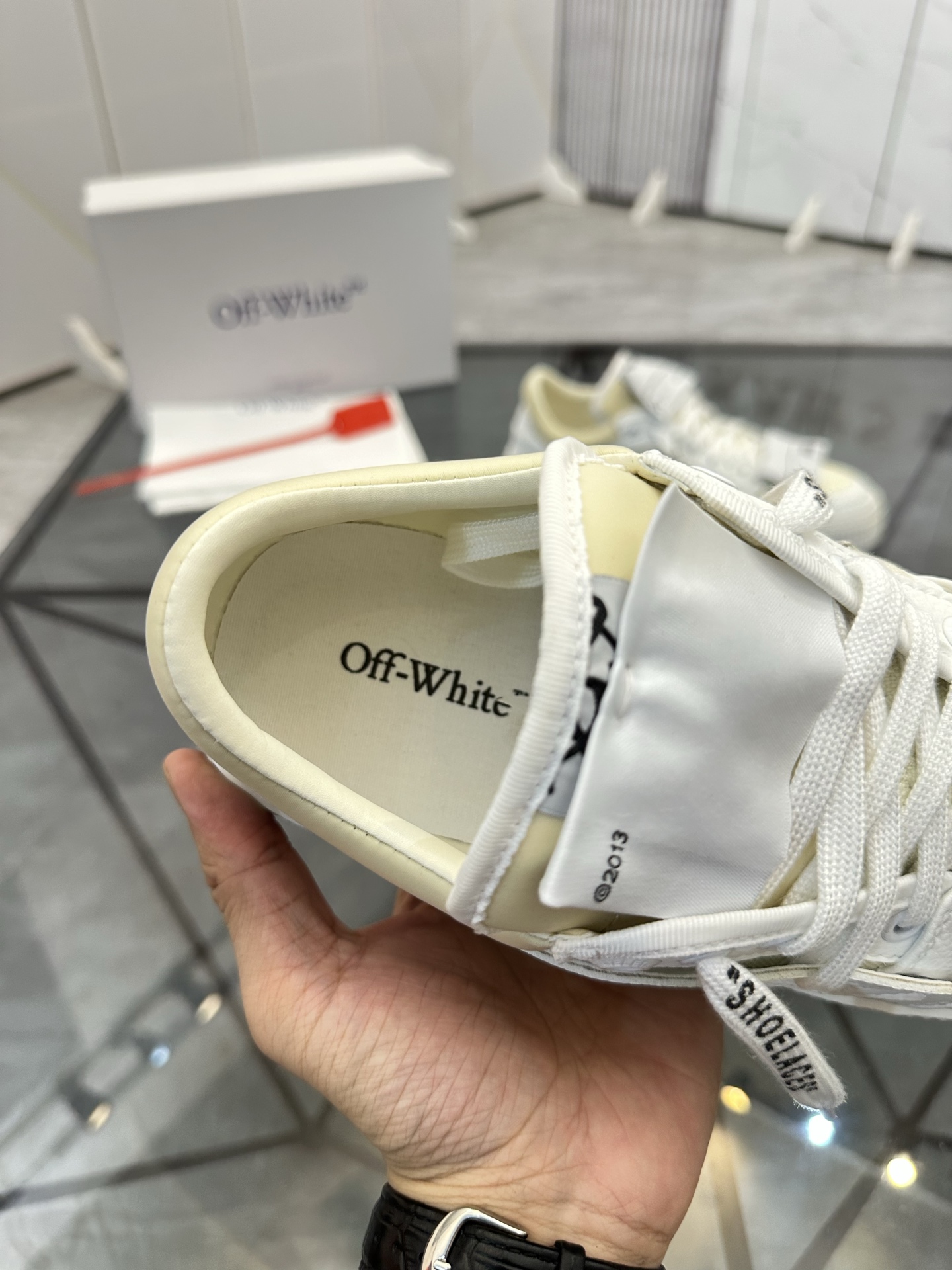 Precio de venta: P230 Mercancía de alta gama y calidad superiorMarca: OFF WHITE *"OFF WHITE*" mocasi