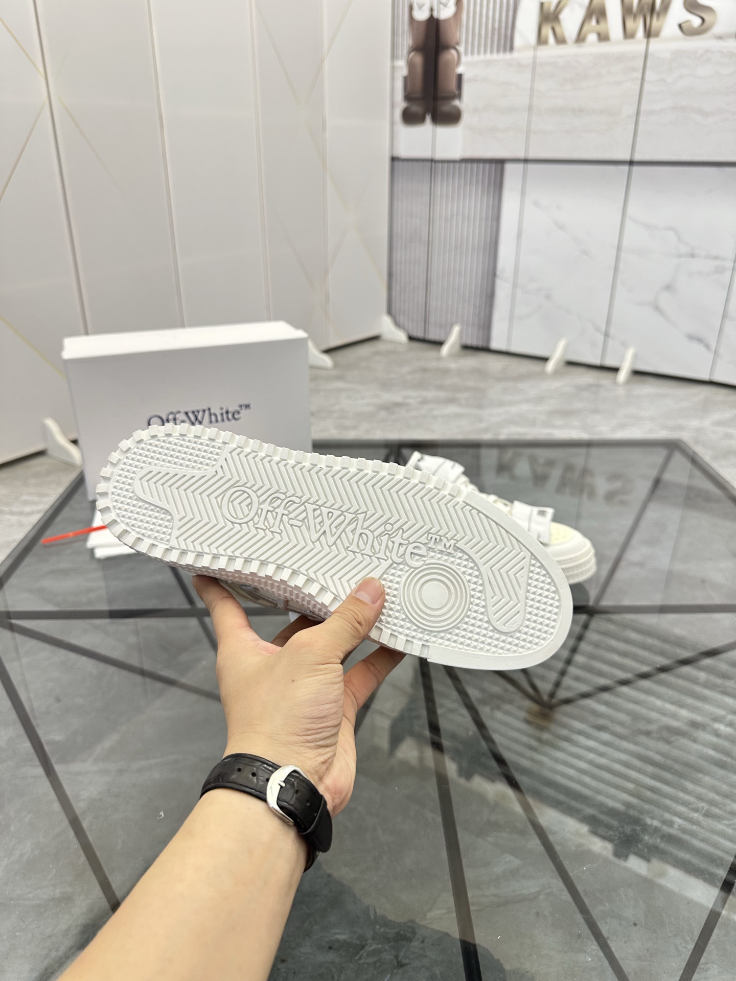 Precio de venta: P230 Mercancía de alta gama y calidad superiorMarca: OFF WHITE *"OFF WHITE*" mocasi