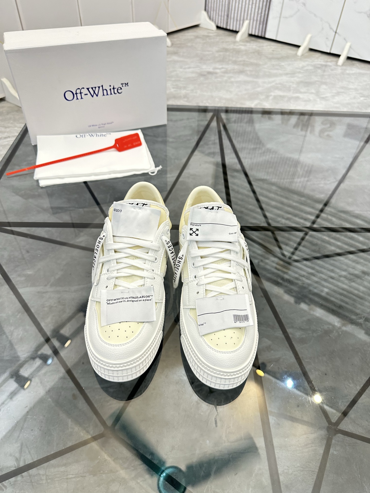 Precio de venta: P230 Mercancía de alta gama y calidad superiorMarca: OFF WHITE *"OFF WHITE*" mocasi