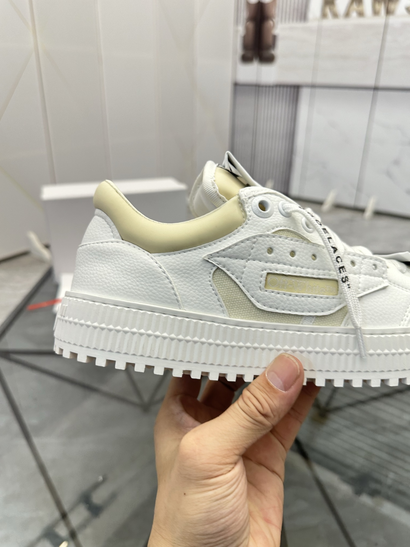 Precio de venta: P230 Mercancía de alta gama y calidad superiorMarca: OFF WHITE *"OFF WHITE*" mocasi