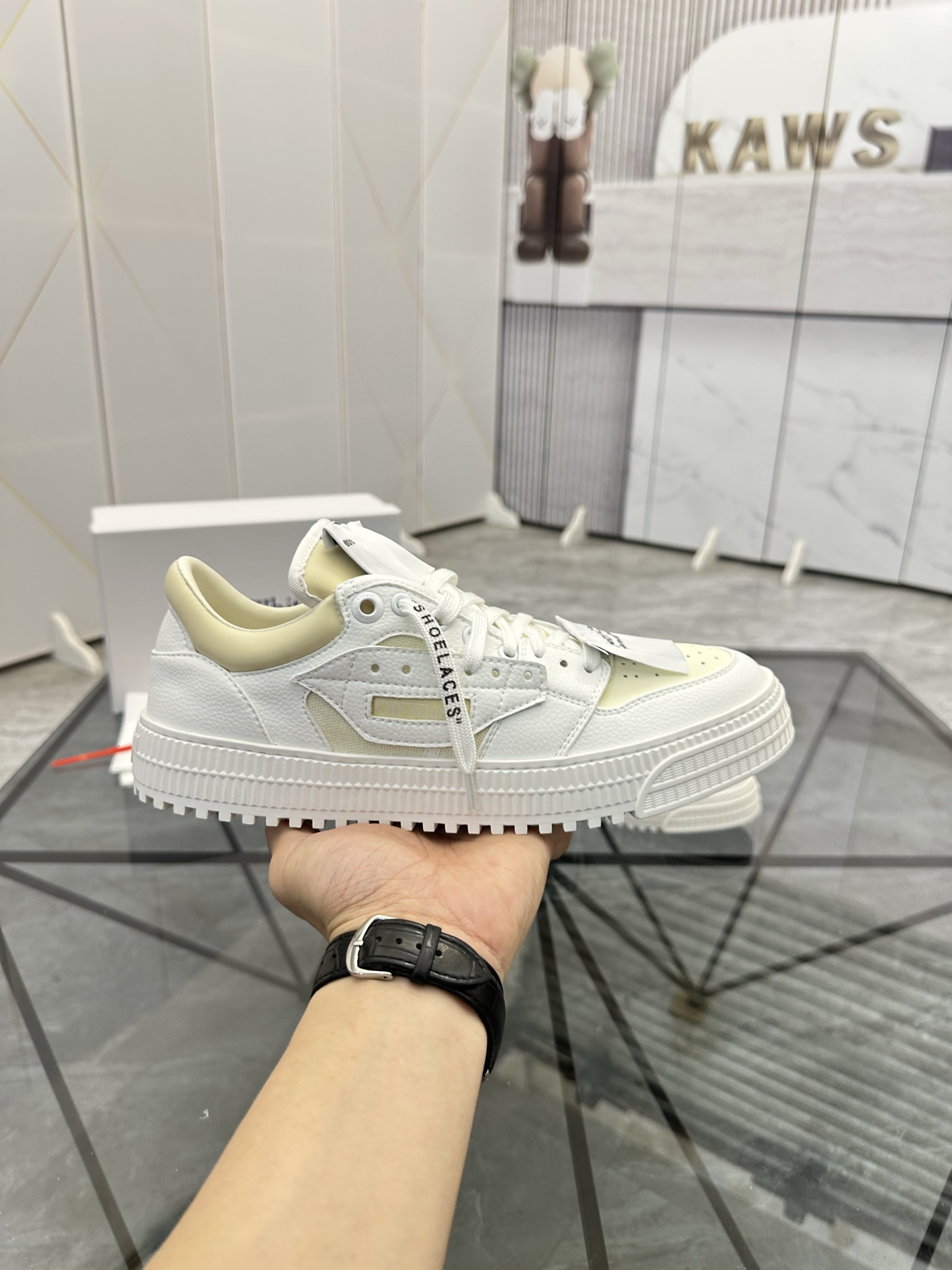 Precio de venta: P230 Mercancía de alta gama y calidad superiorMarca: OFF WHITE *"OFF WHITE*" mocasi