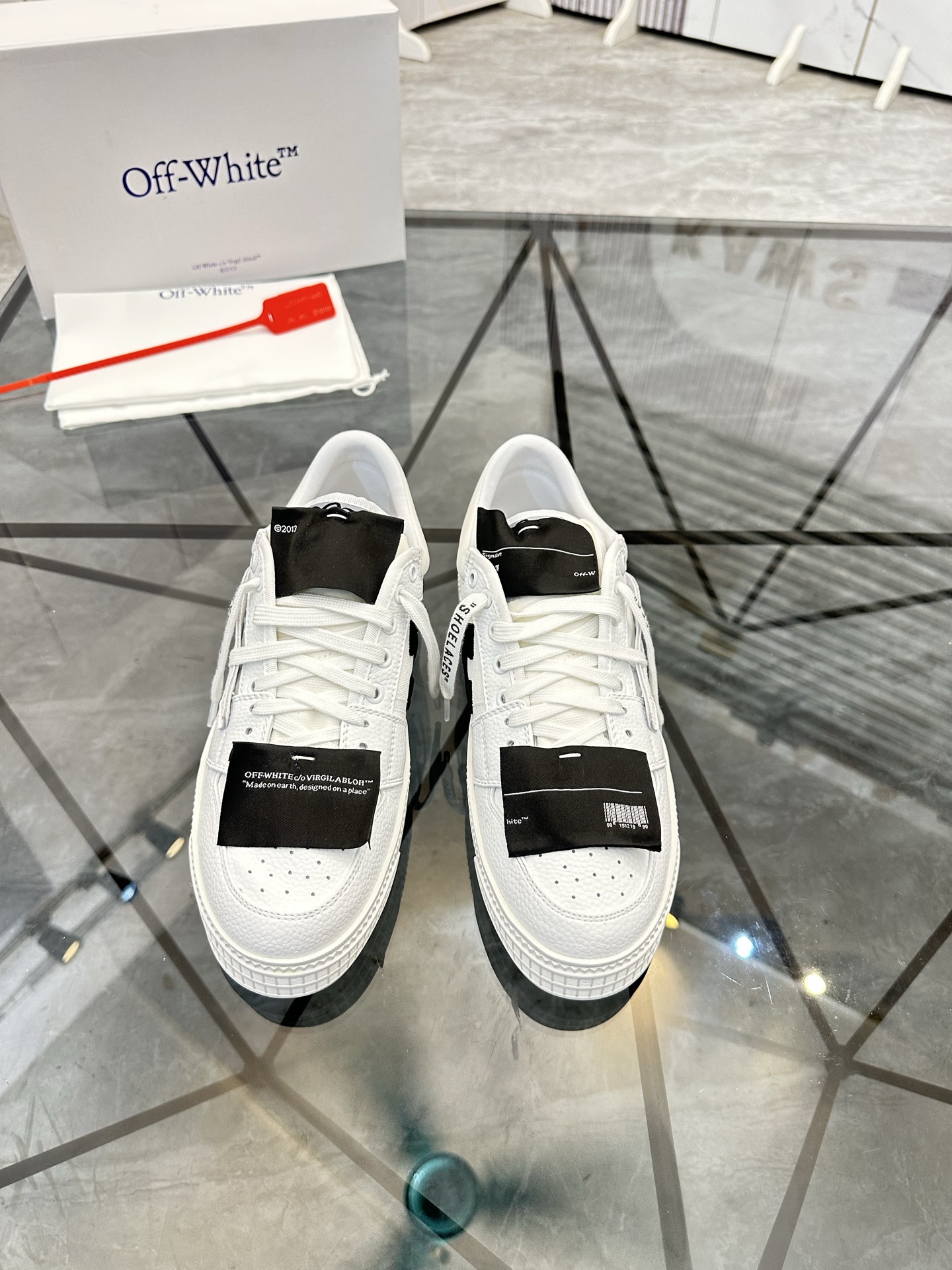 Precio de venta: P230 Mercancía de alta gama y calidad superiorMarca: OFF WHITE *"OFF WHITE*" mocasi