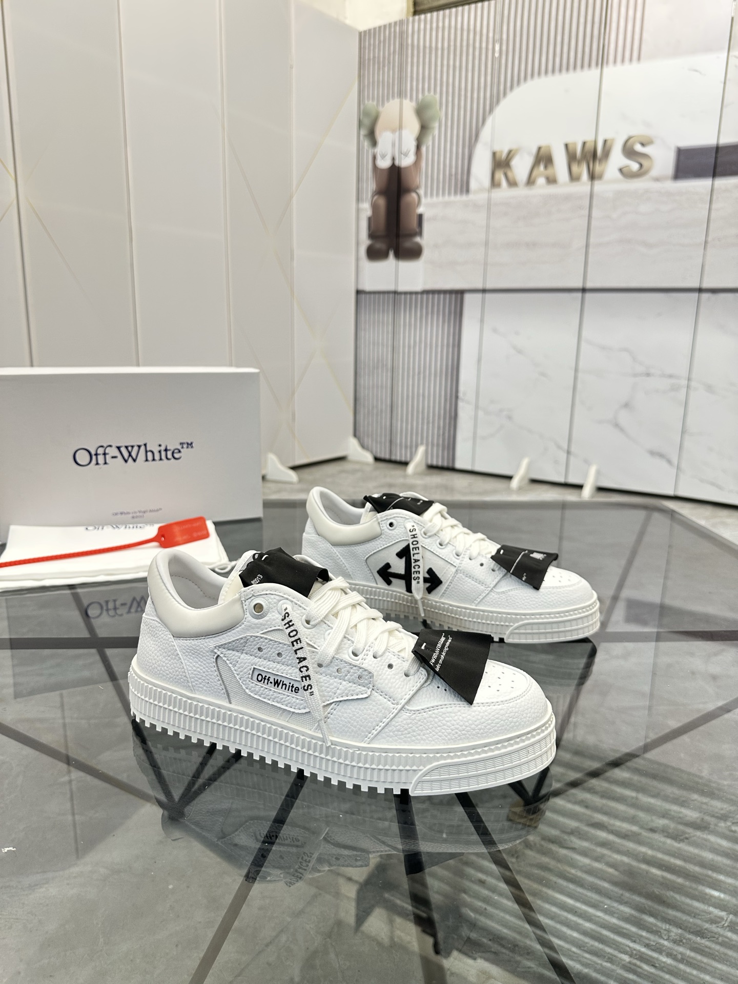 Precio de venta: P230 Mercancía de alta gama y calidad superiorMarca: OFF WHITE *"OFF WHITE*" mocasi