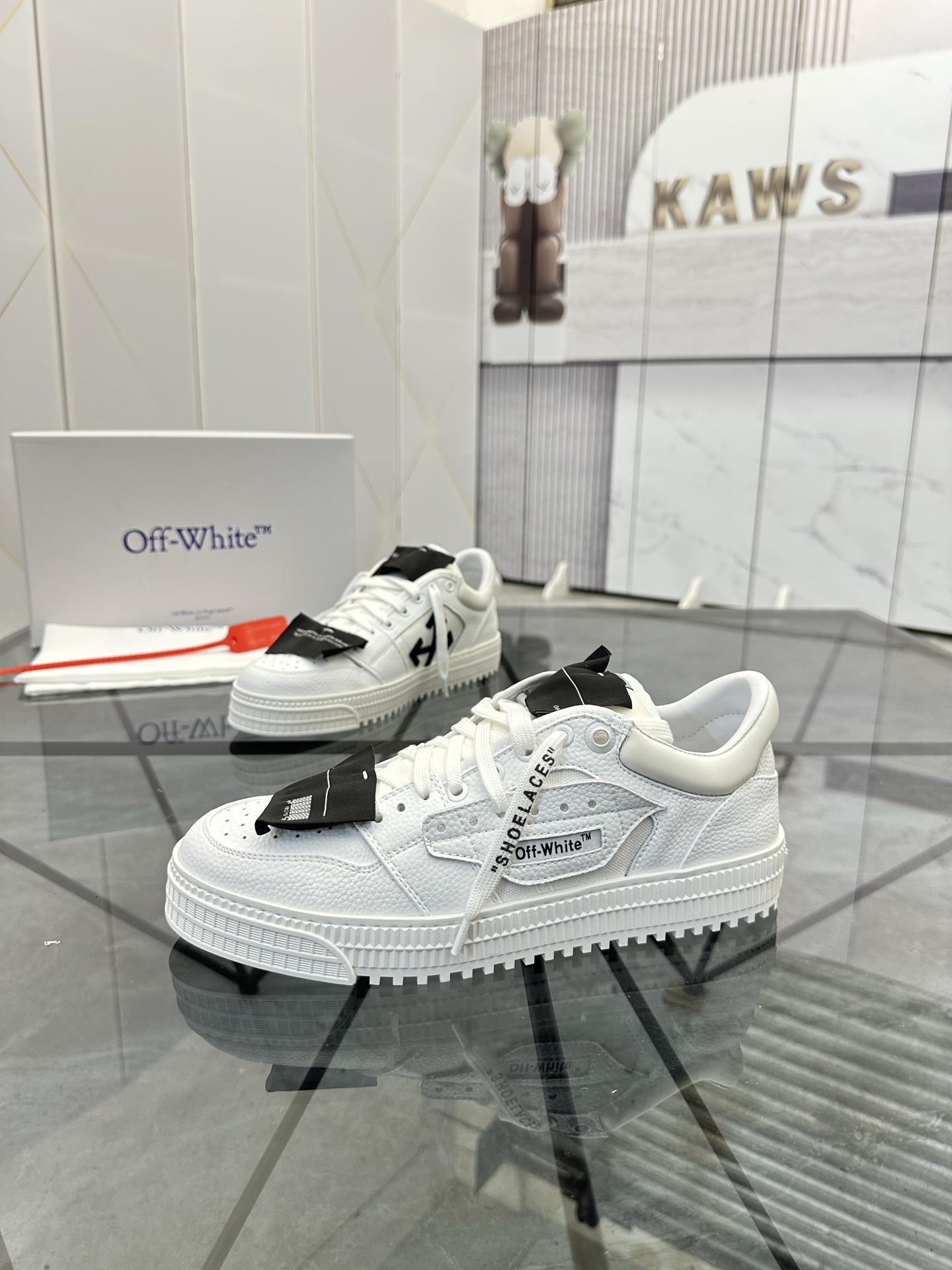 Precio de venta: P230 Mercancía de alta gama y calidad superiorMarca: OFF WHITE *