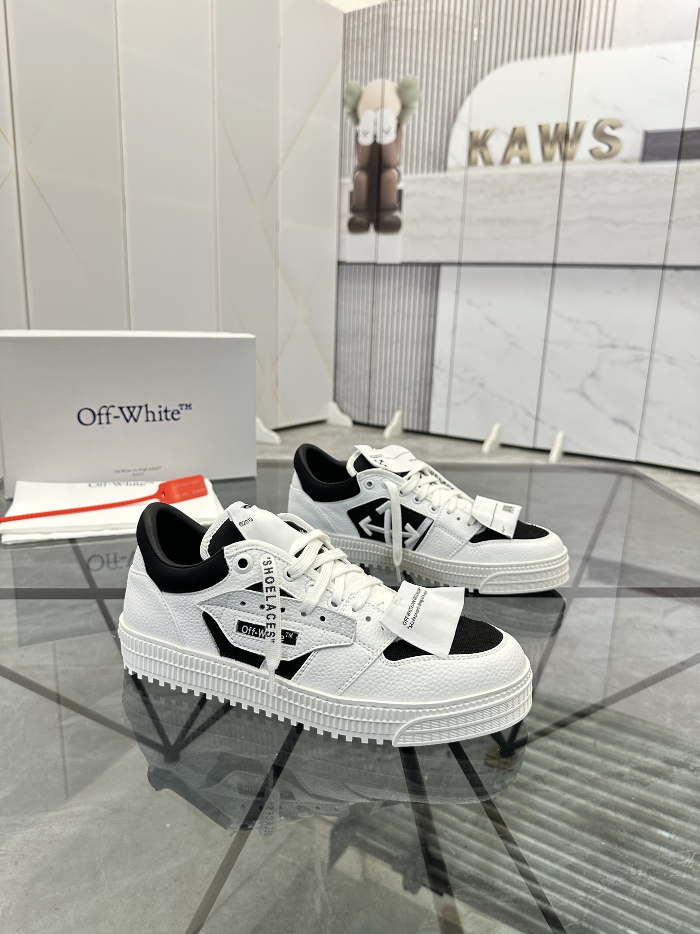 Precio de venta: P230 Mercancía de alta gama y calidad superiorMarca: OFF WHITE *"OFF WHITE*" mocasi