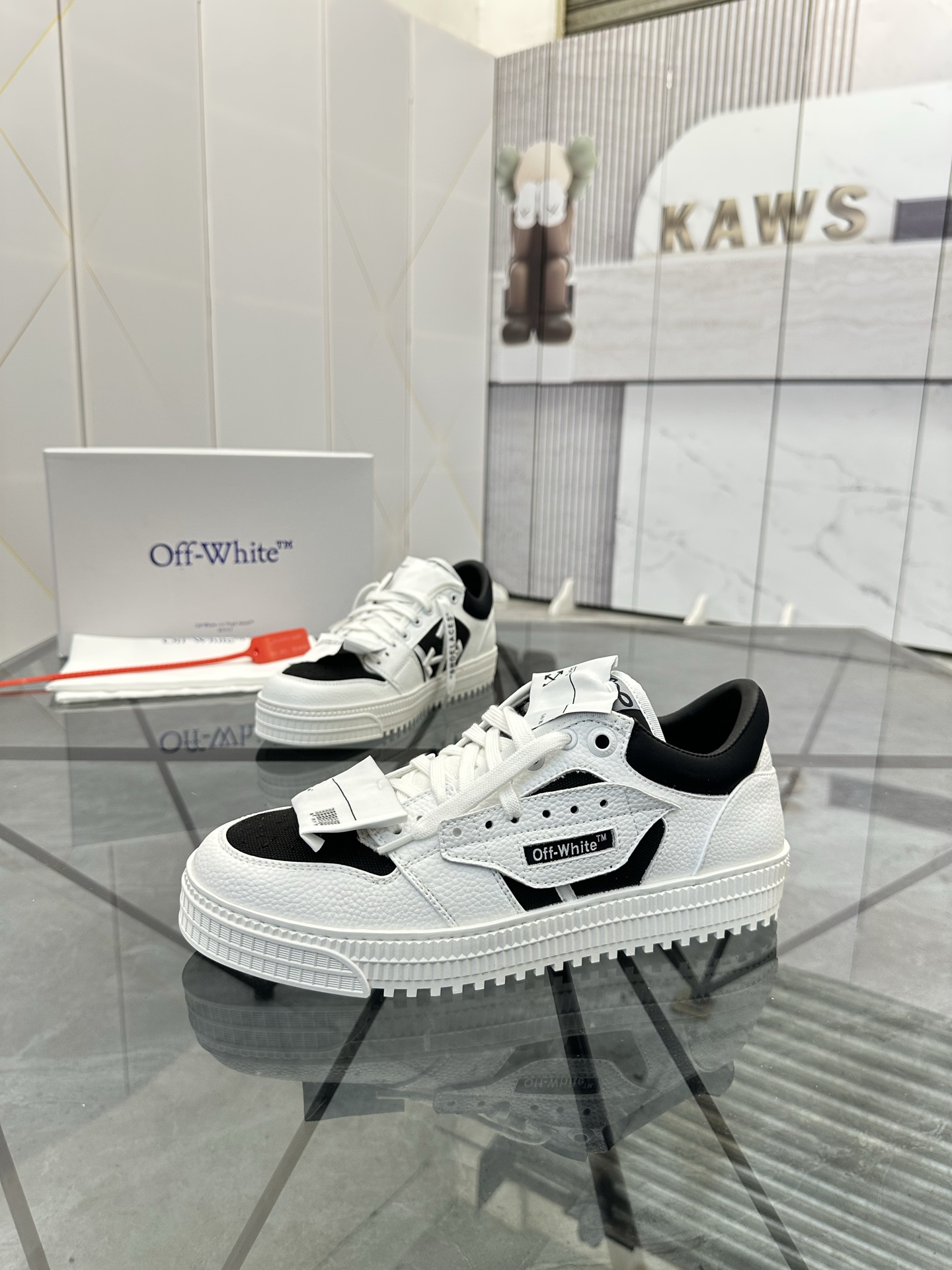 Precio de venta: P230 Mercancía de alta gama y calidad superiorMarca: OFF WHITE *