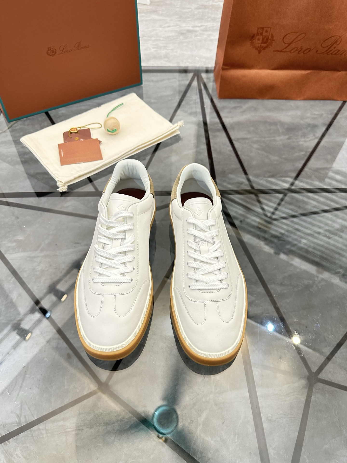Precio de venta: P240 Calidad superiorMarca: LP* "Nuoyu Pia*" lowtop casual shoesTalla: 38-44 (se pu