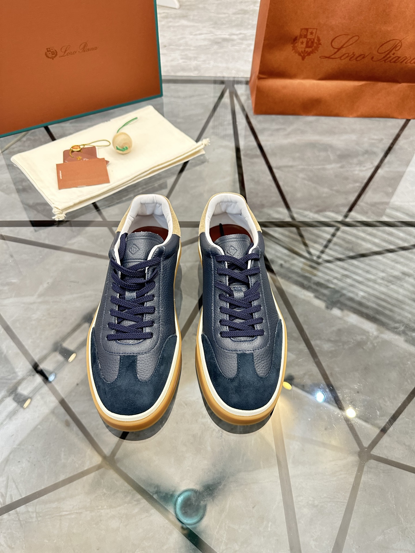 Precio de venta: P240 Calidad superiorMarca: LP* "Nuoyu Pia*" lowtop casual shoesTalla: 38-44 (se pu