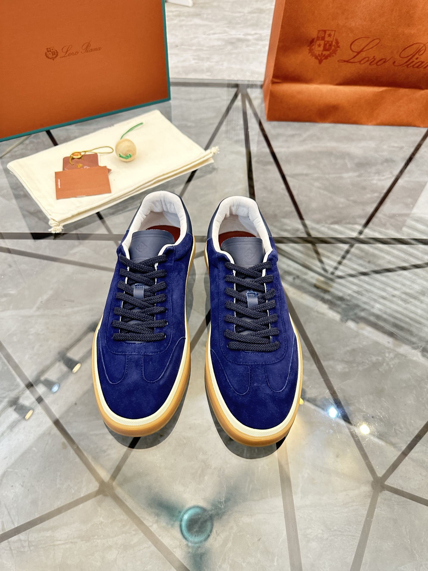 Precio de venta: P240 CALIDAD SUPERIORMarca: LP* "NUOYOFANYA*" low-top loafersTalla: 38-44 (se puede