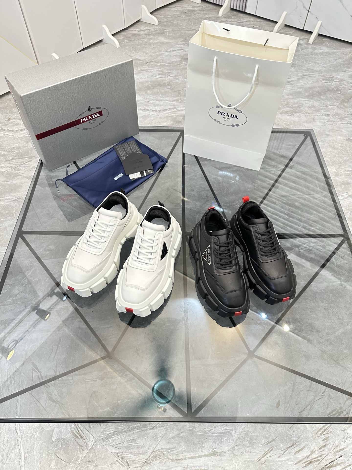 Precio de venta: P260 Calidad superior de gama altaMarca: Prada *"Prada*" mocasines de caña bajaTall