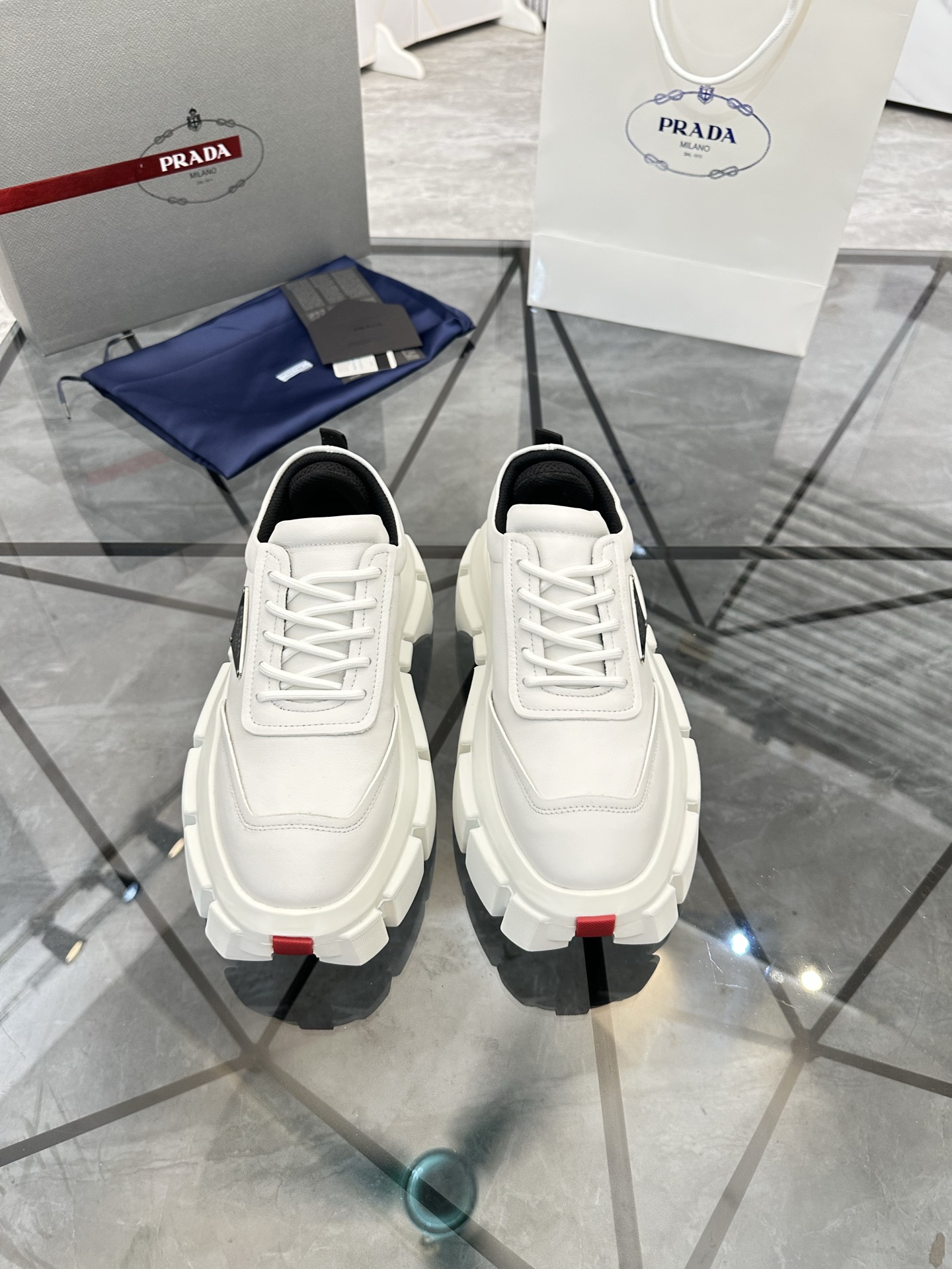 Precio de venta: P260 Calidad superior de gama altaMarca: Prada *"Prada*" mocasines de caña bajaTall
