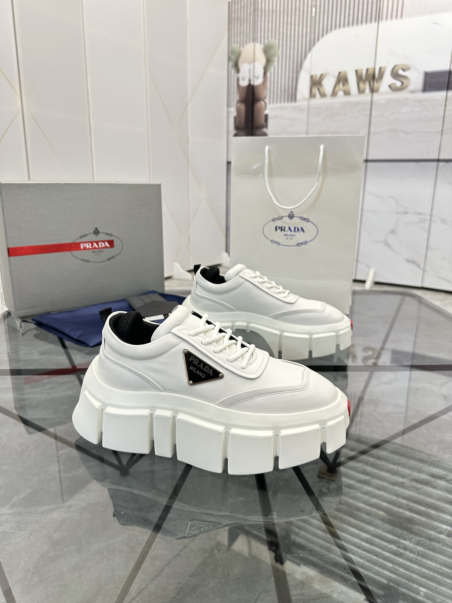 Precio de venta: P260 Calidad superior de gama altaMarca: Prada *"Prada*" mocasines de caña bajaTall