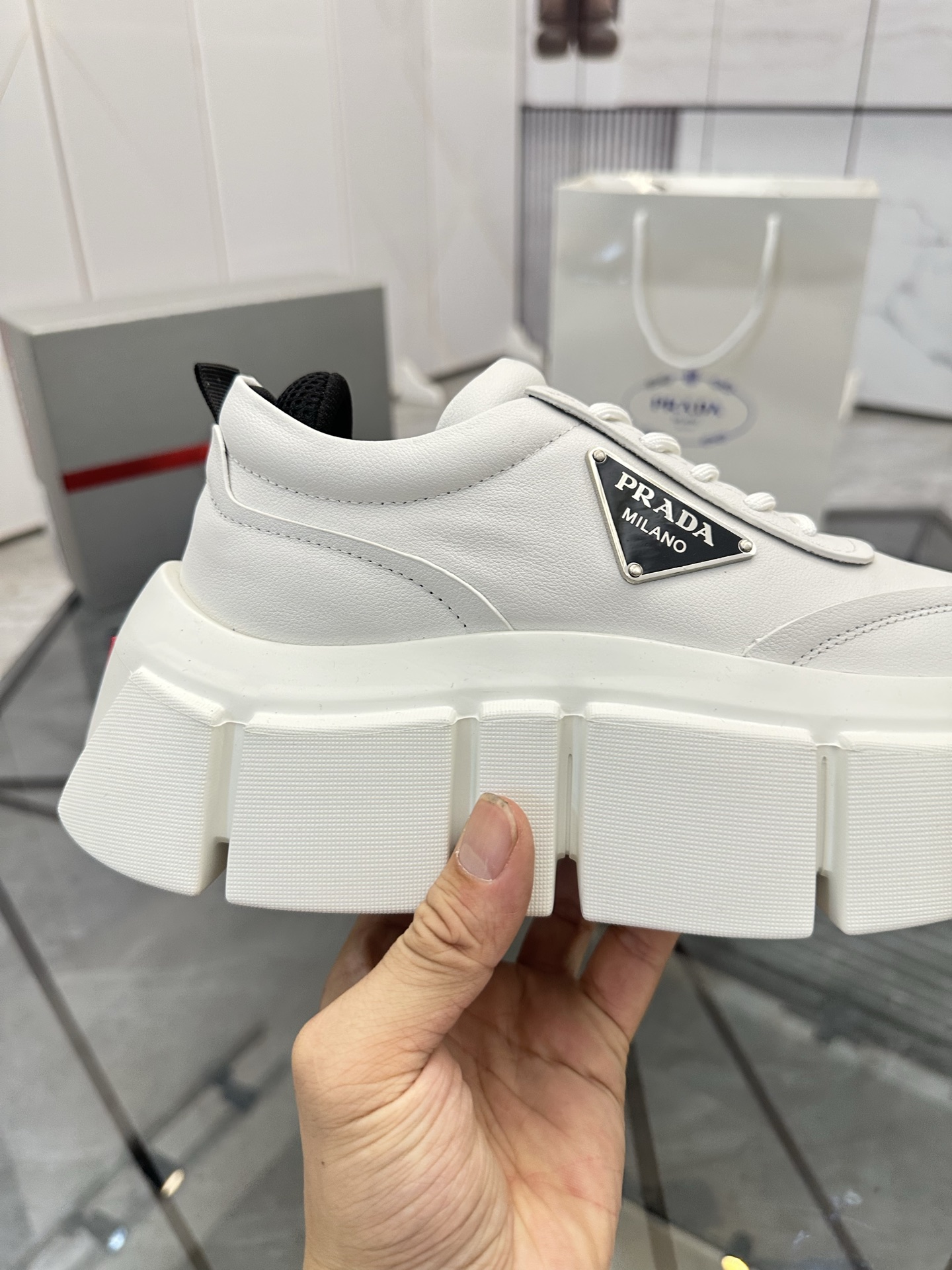 Precio de venta: P260 Calidad superior de gama altaMarca: Prada *"Prada*" mocasines de caña bajaTall