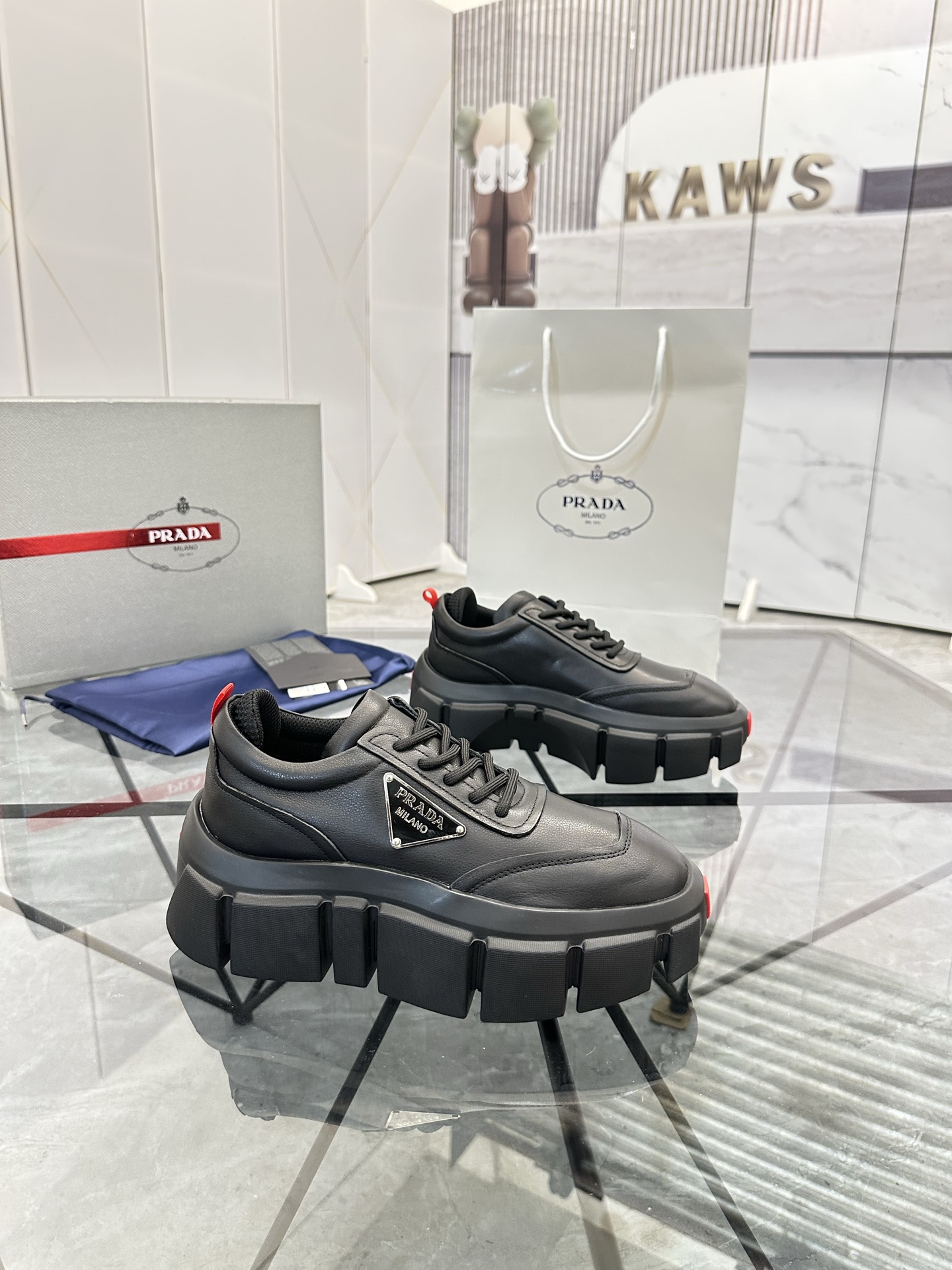 Precio de venta: P260 Calidad superior de gama altaMarca: Prada *"Prada*" mocasines de caña bajaTall