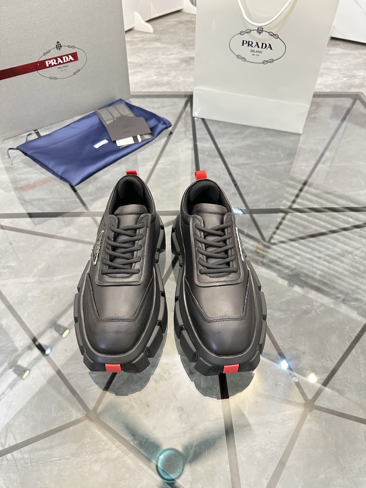 Precio de venta: P260 Calidad superior de gama altaMarca: Prada *"Prada*" mocasines de caña bajaTall