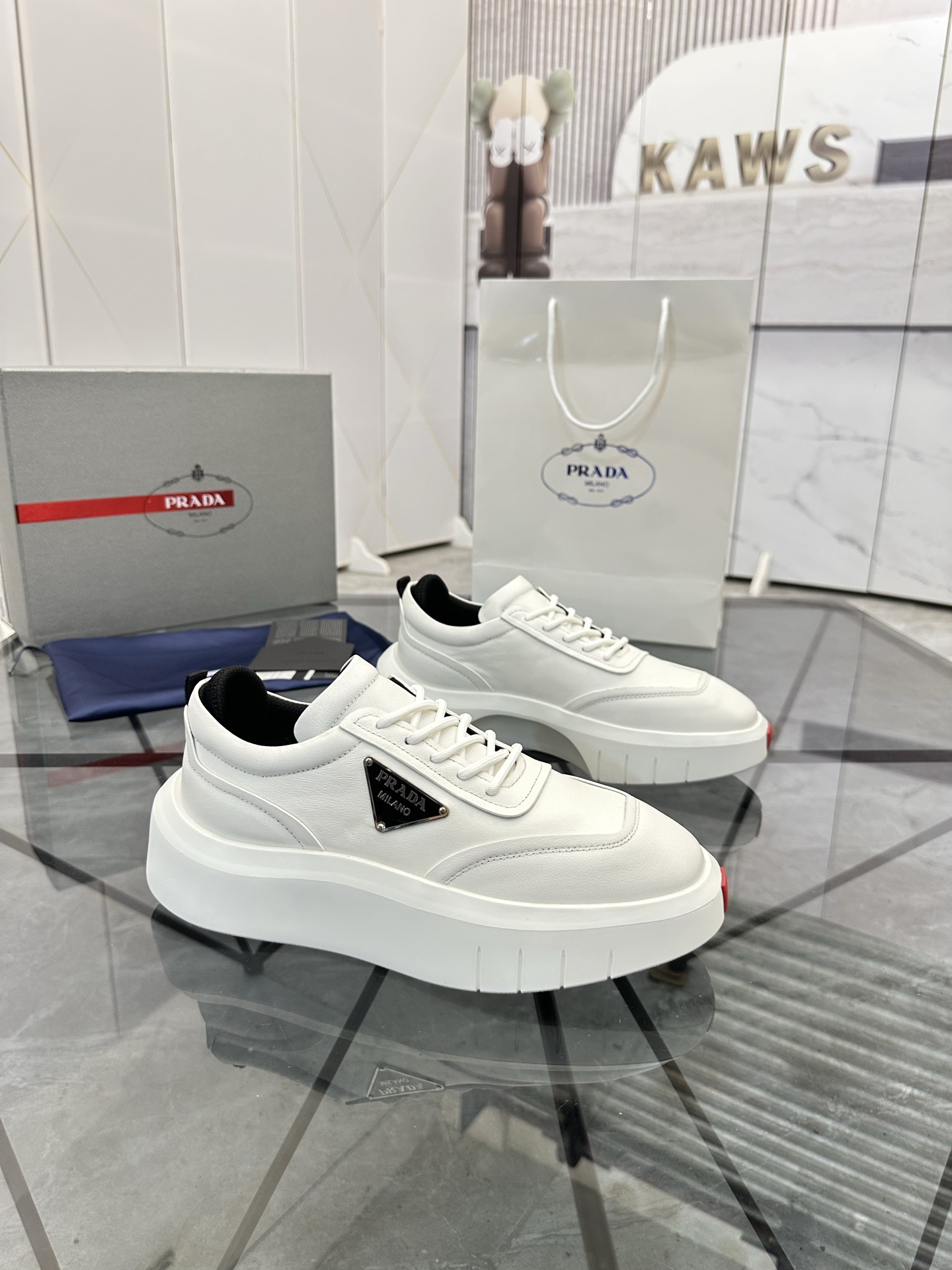 Precio de venta: P260 Calidad superior de gama altaMarca: Prada *"Prada*" mocasines de caña bajaTall