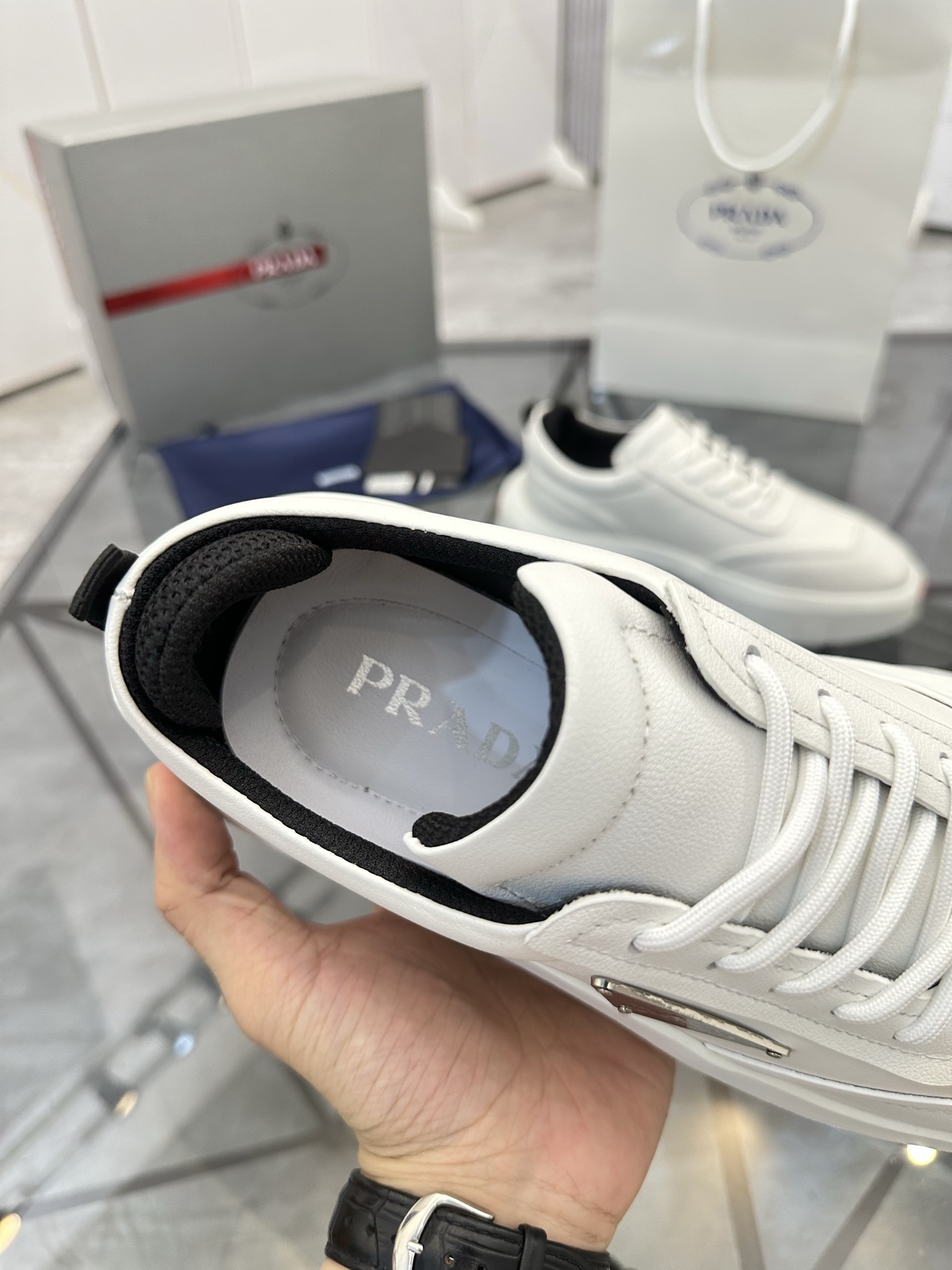 Precio de venta: P260 Calidad superior de gama altaMarca: Prada *"Prada*" mocasines de caña bajaTall
