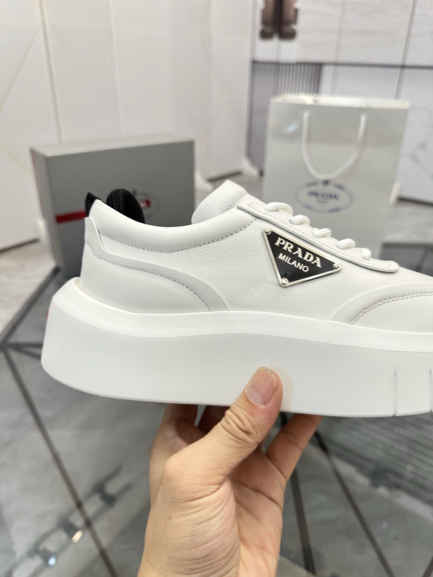 Precio de venta: P260 Calidad superior de gama altaMarca: Prada *"Prada*" mocasines de caña bajaTall