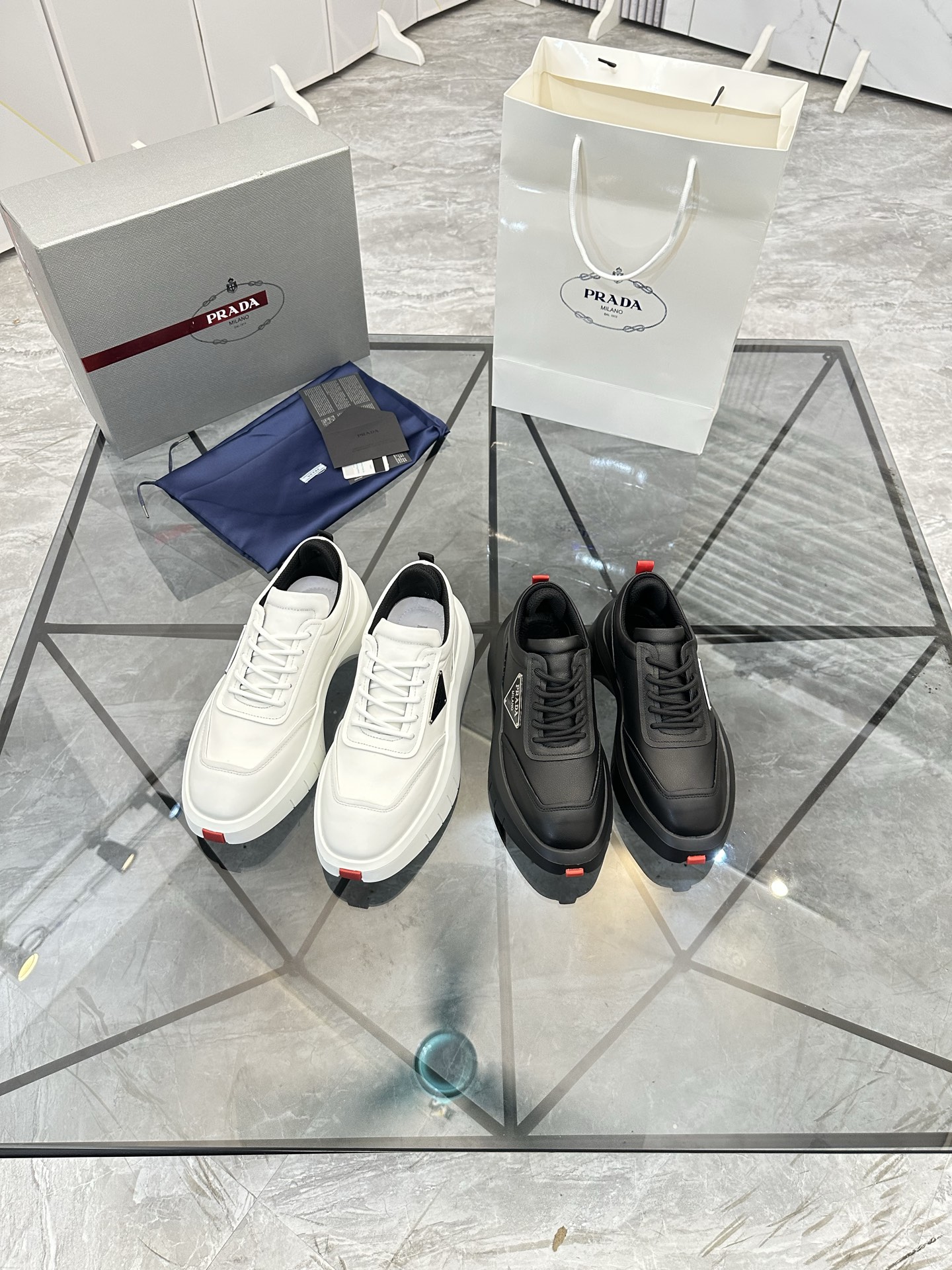 Precio de venta: P260 Calidad superior de gama altaMarca: Prada *"Prada*" mocasines de caña bajaTall