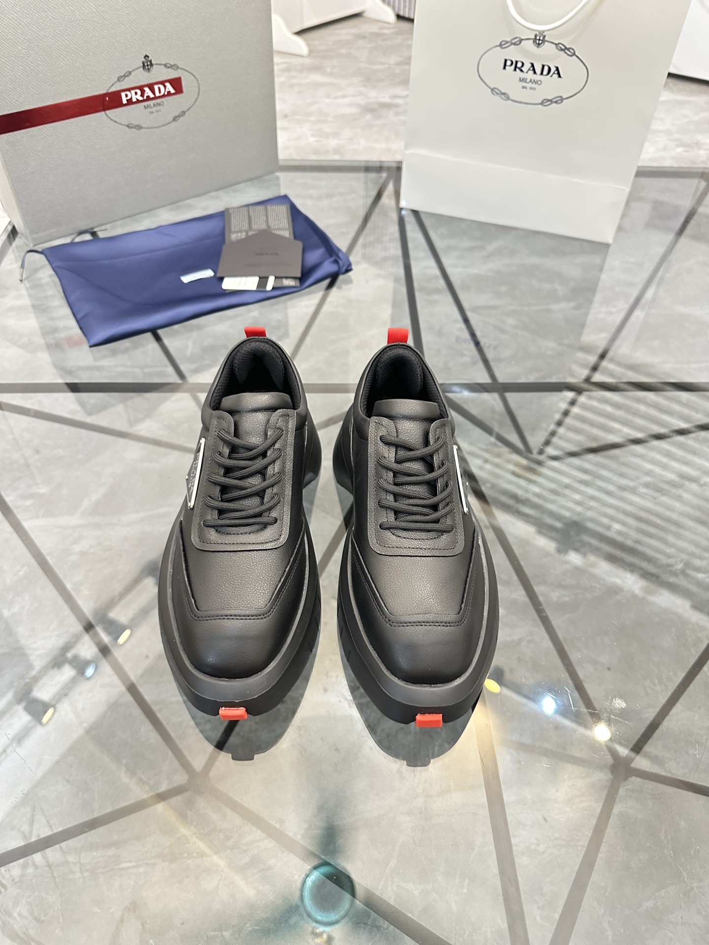 Precio de venta: P260 Calidad superior de gama altaMarca: Prada *"Prada*" mocasines de caña bajaTall