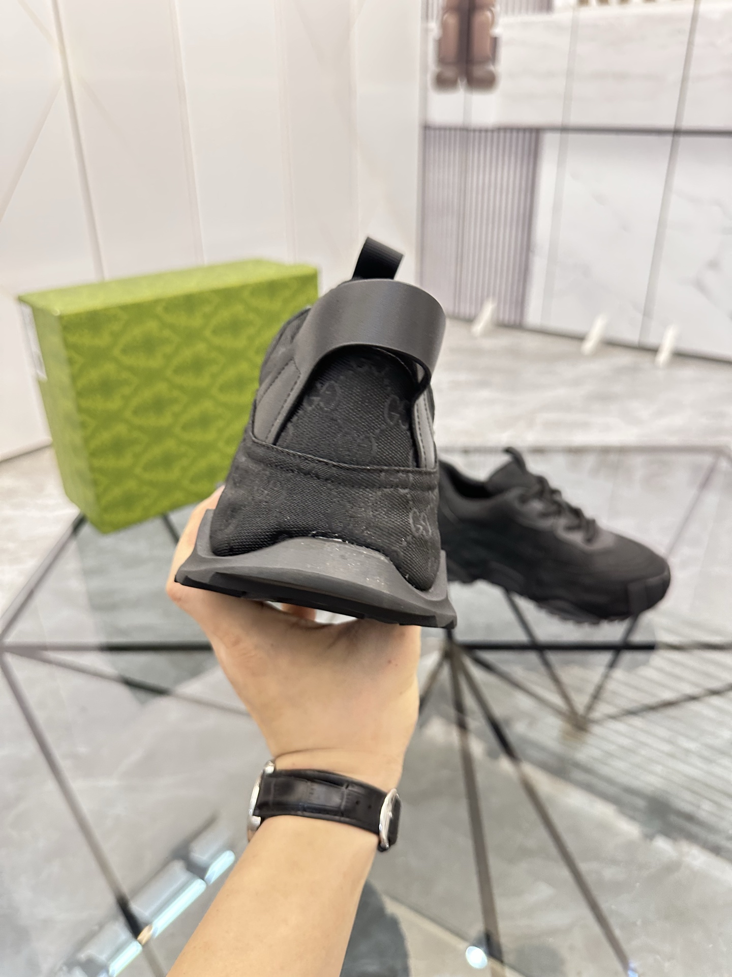 Precio de venta: P260 Marca comercial: Gucci* mocasines de caña bajaTalla: 38-45 (se puede personali
