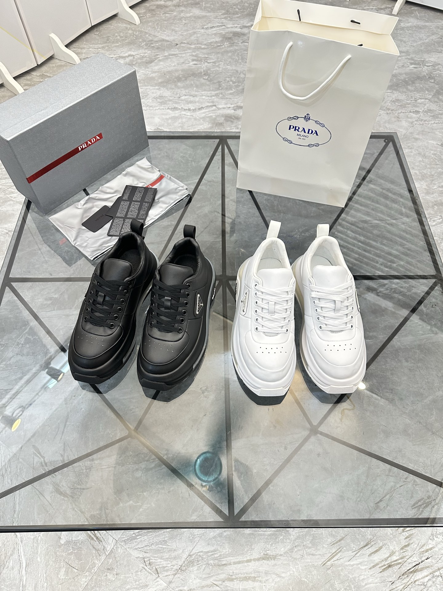 Precio de venta: P280 Marca comercial: Prada* mocasines de caña bajaTalla: 38-45(se puede personaliz