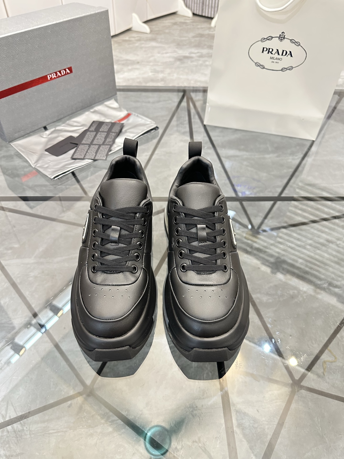 Precio de venta: P280 Marca comercial: Prada* mocasines de caña bajaTalla: 38-45(se puede personaliz
