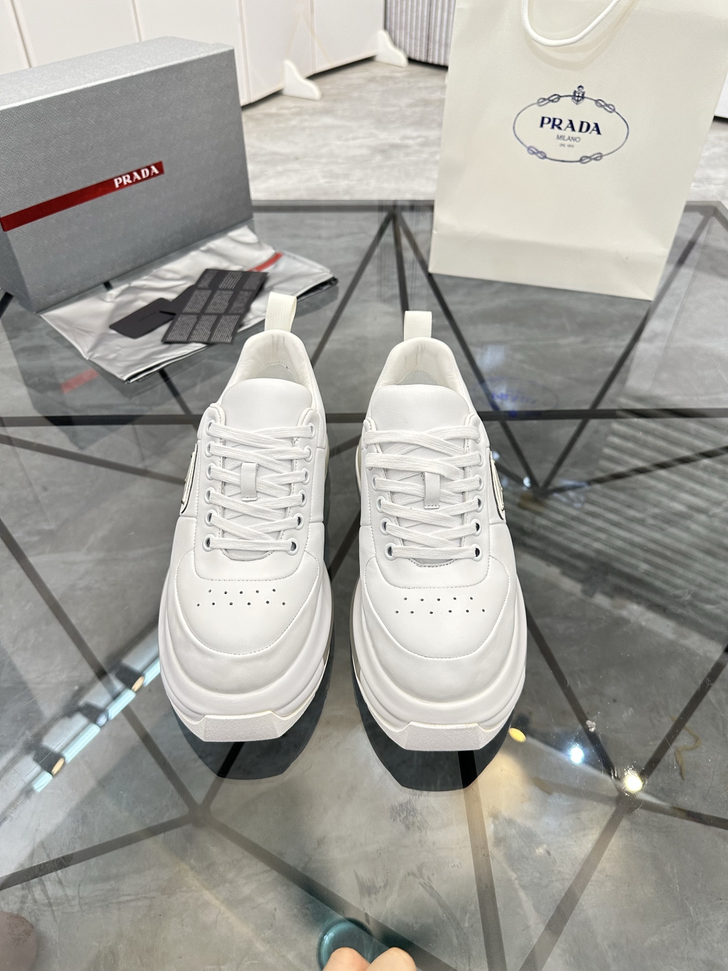 Precio de venta: P280 Marca comercial: Prada* mocasines de caña bajaTalla: 38-45(se puede personaliz
