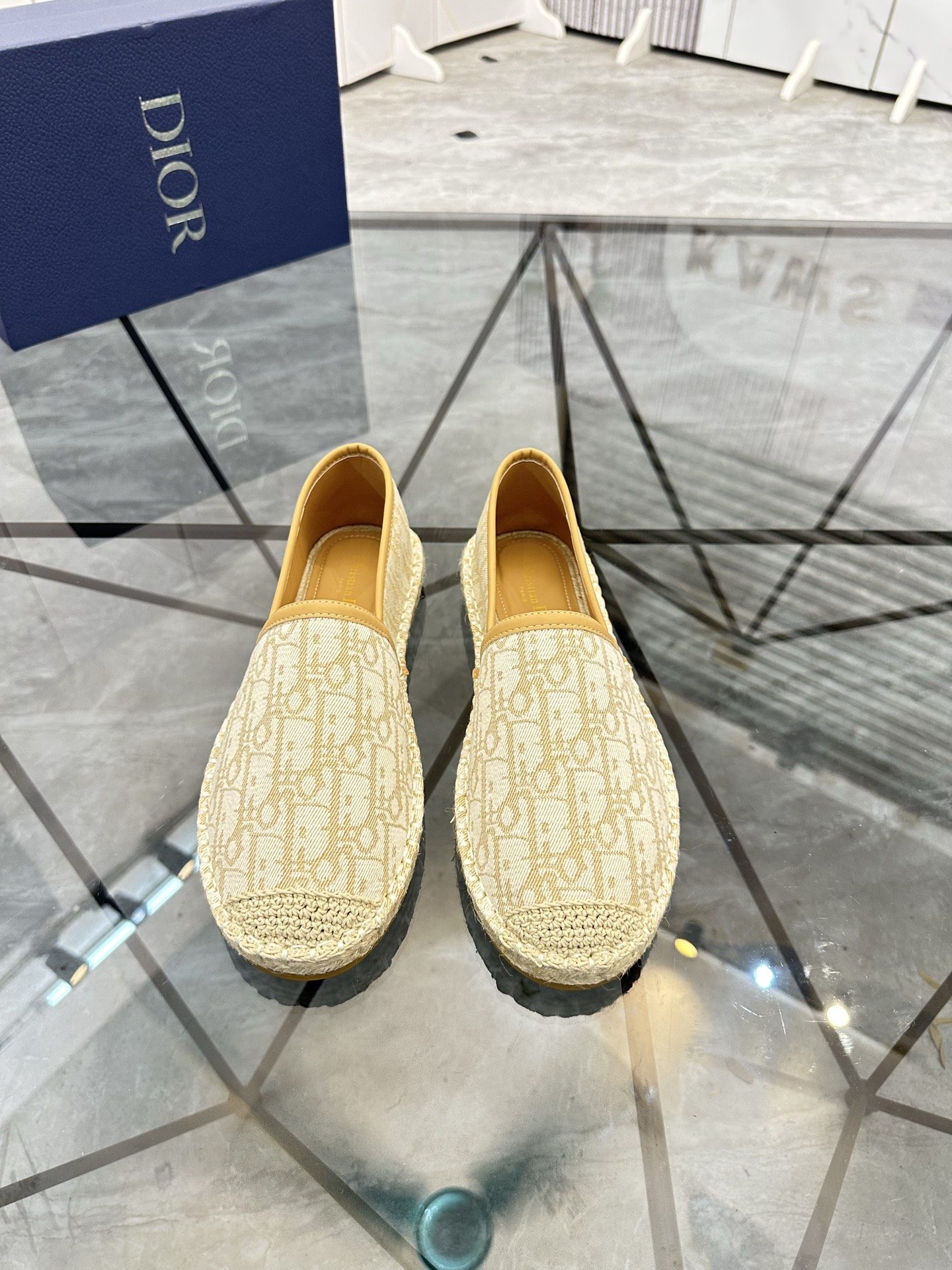 Precio de venta: P170 Marca: Dior* "Dior*" Low-top Fisherman's ShoesTalla: 38-44(se puede personaliz