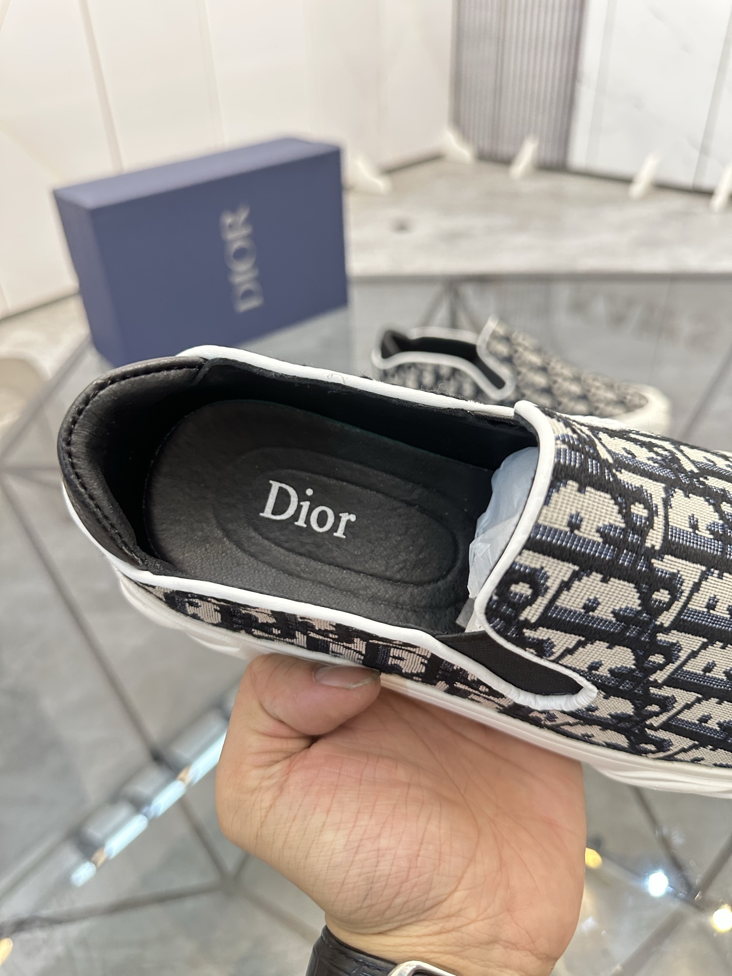 Precio de venta: P160 Marca del producto: Dior* "Dior*" Stirrup Pumps Talla: 38-44 (se puede persona