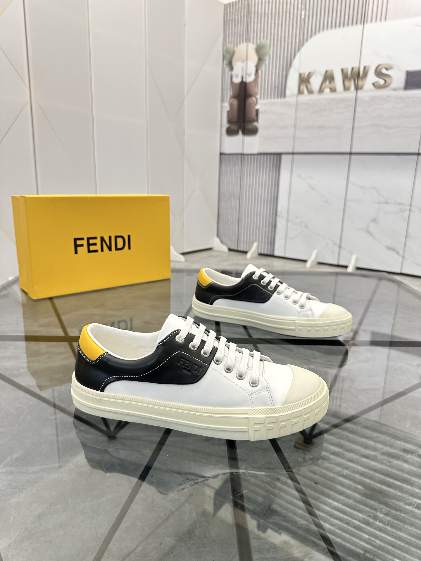Precio de venta: P190 Marca: Fendi* mocasines de caña bajaTalla: 38-44(se puede personalizar hasta 4
