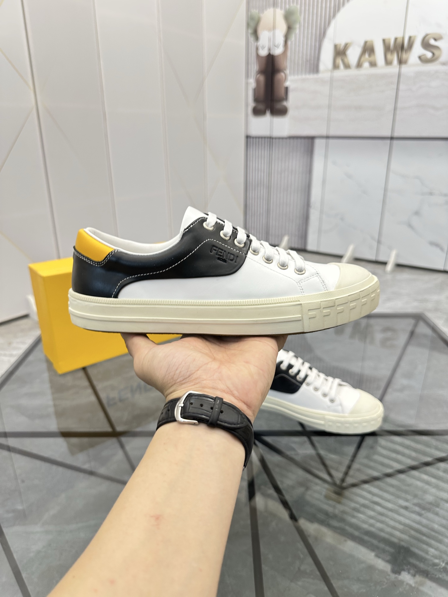 Precio de venta: P190 Marca: Fendi* mocasines de caña bajaTalla: 38-44(se puede personalizar hasta 4