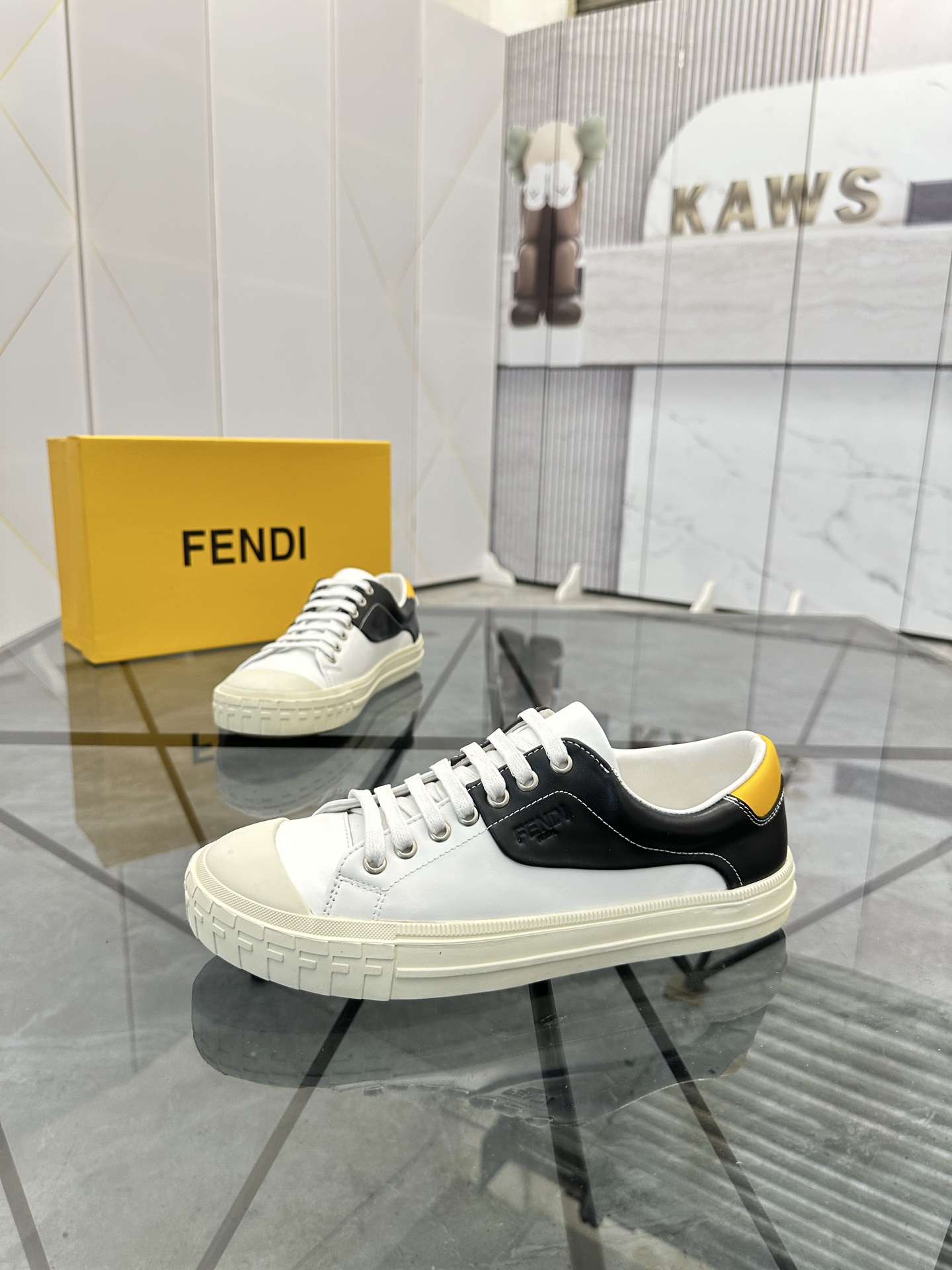 Precio de venta: P190 Marca: Fendi* mocasines de caña bajaTalla: 38-44(se puede personalizar hasta 4
