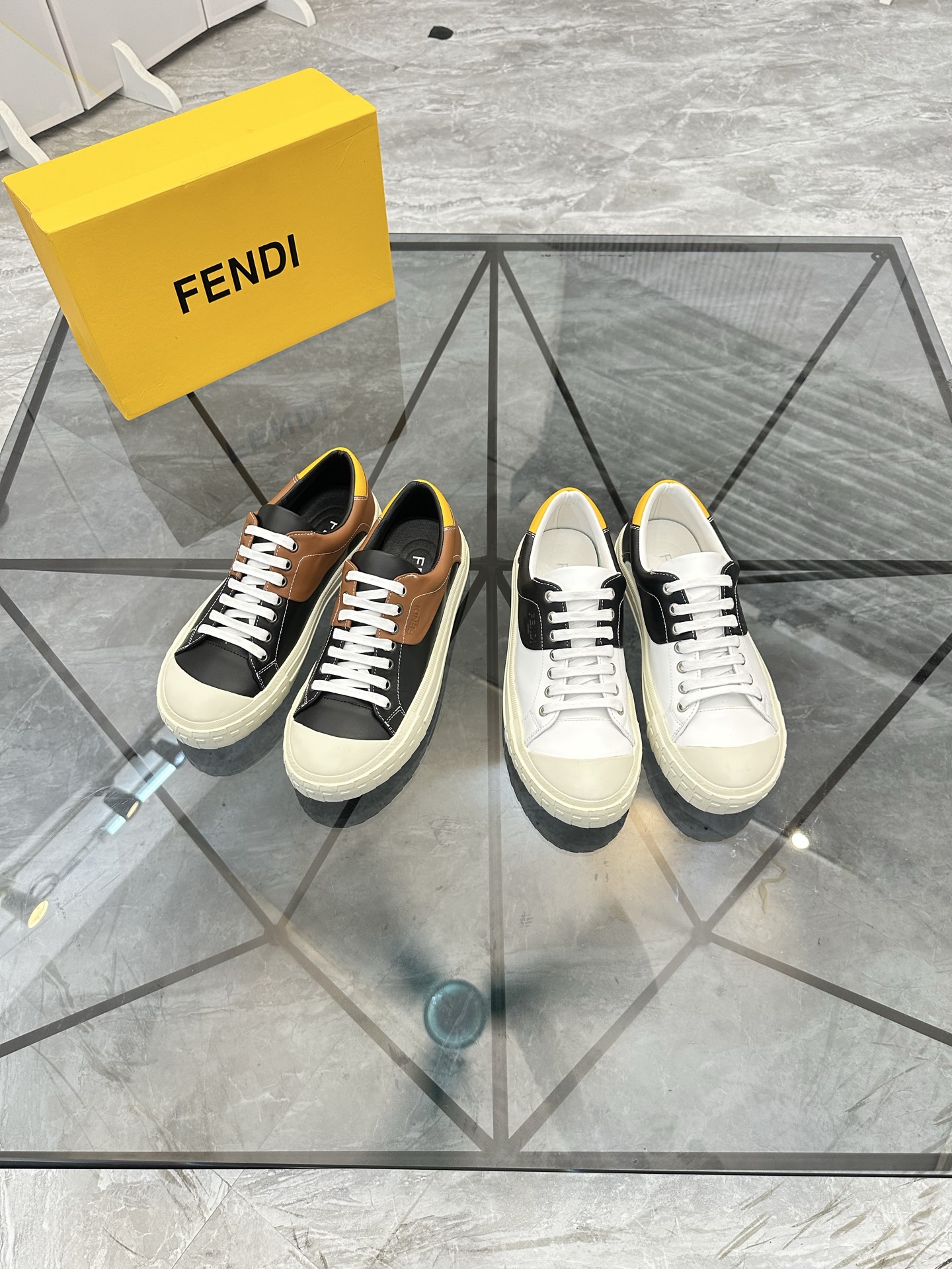 Precio de venta: P190 Marca: Fendi* mocasines de caña bajaTalla: 38-44(se puede personalizar hasta 4