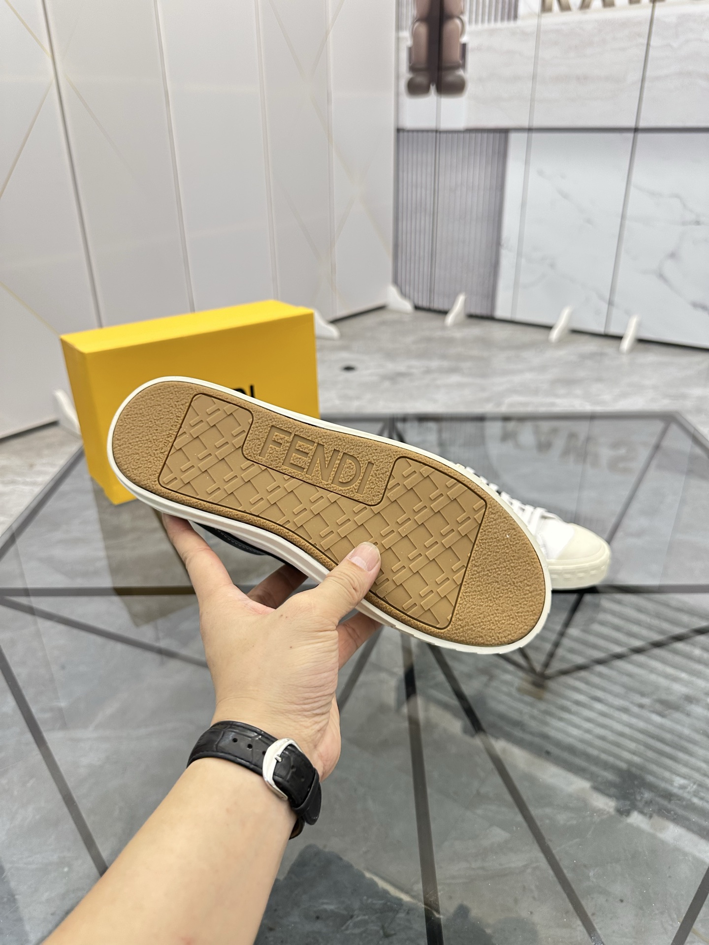 Precio de venta: P190 Marca: Fendi* mocasines de caña bajaTalla: 38-44(se puede personalizar hasta 4