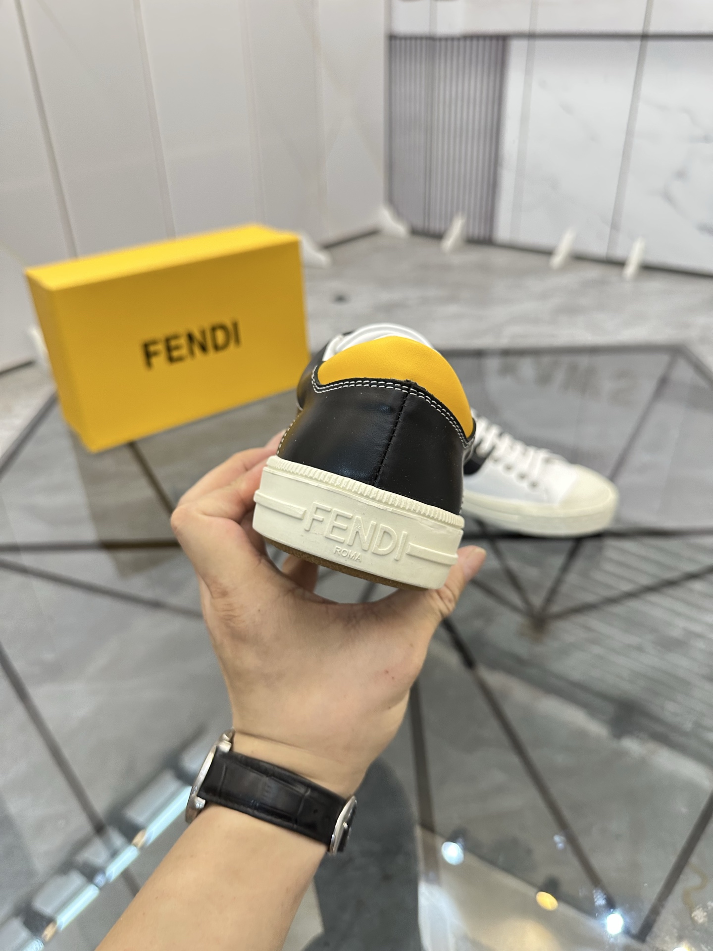 Precio de venta: P190 Marca: Fendi* mocasines de caña bajaTalla: 38-44(se puede personalizar hasta 4