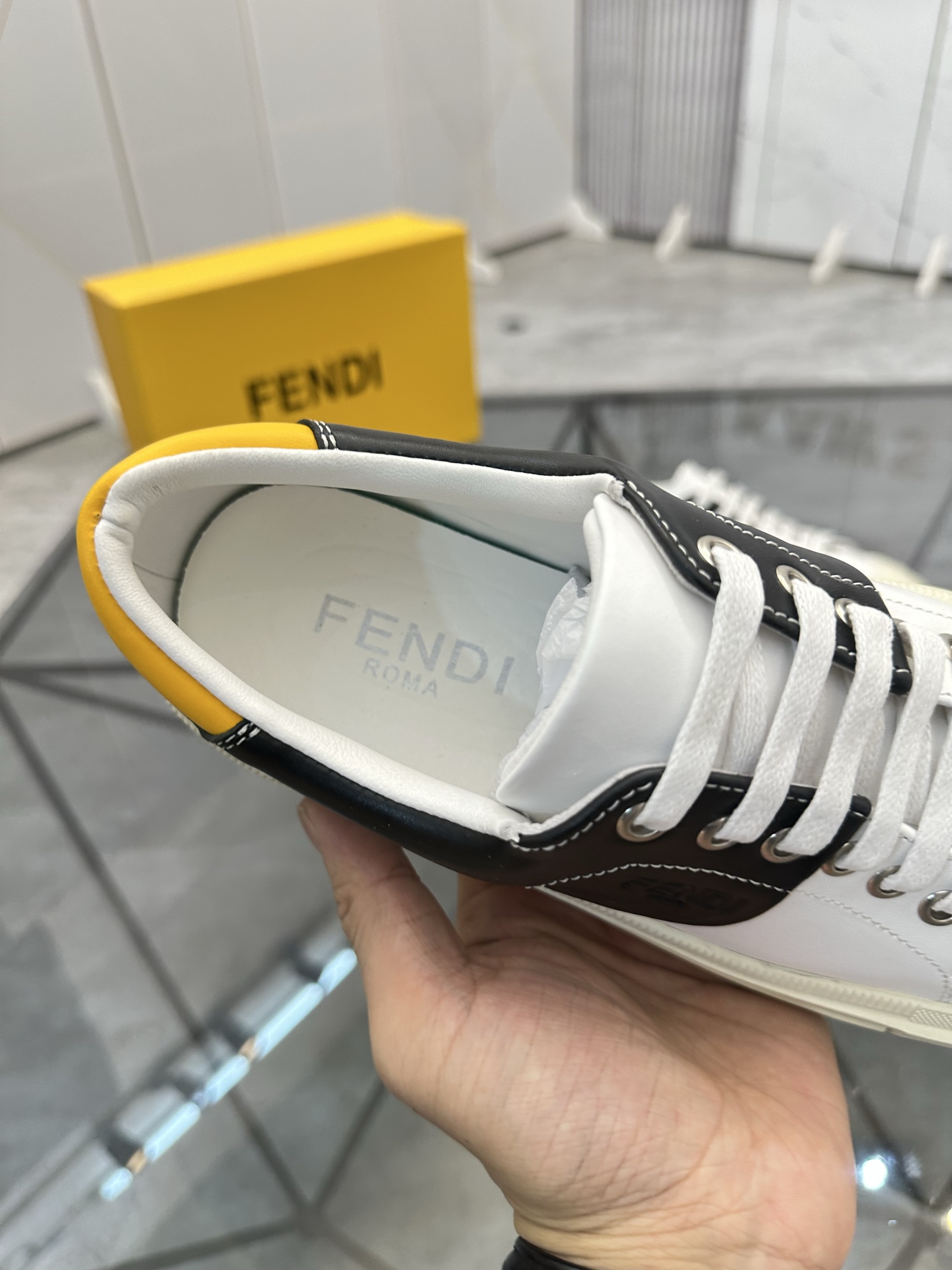 Precio de venta: P190 Marca: Fendi* mocasines de caña bajaTalla: 38-44(se puede personalizar hasta 4
