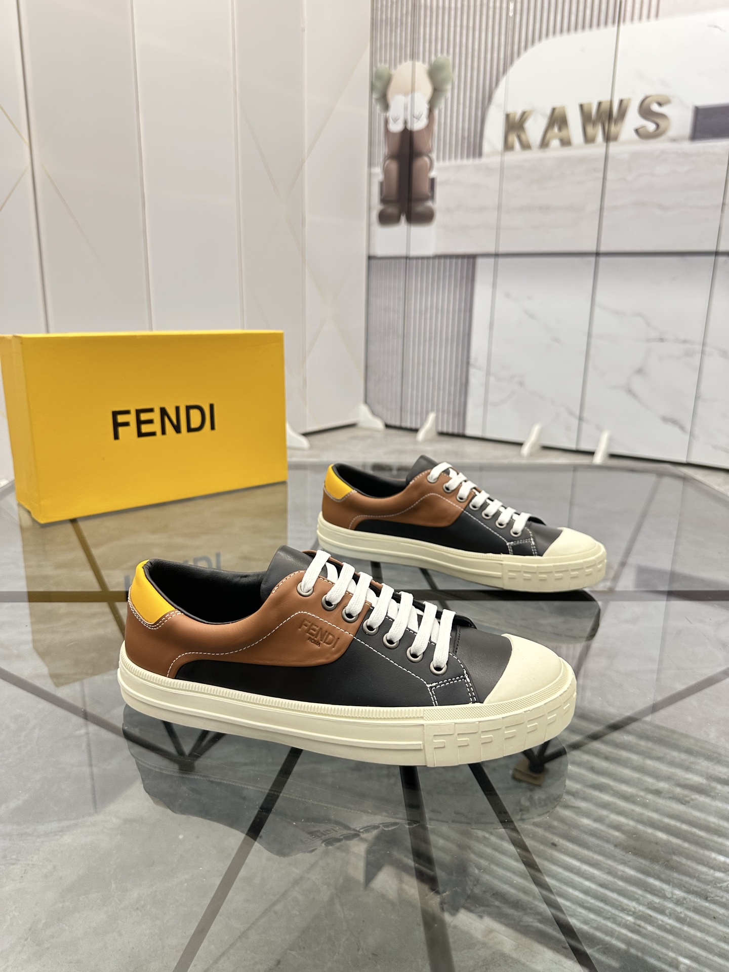 Precio de venta: P190 Marca: Fendi* mocasines de caña bajaTalla: 38-44(se puede personalizar hasta 4
