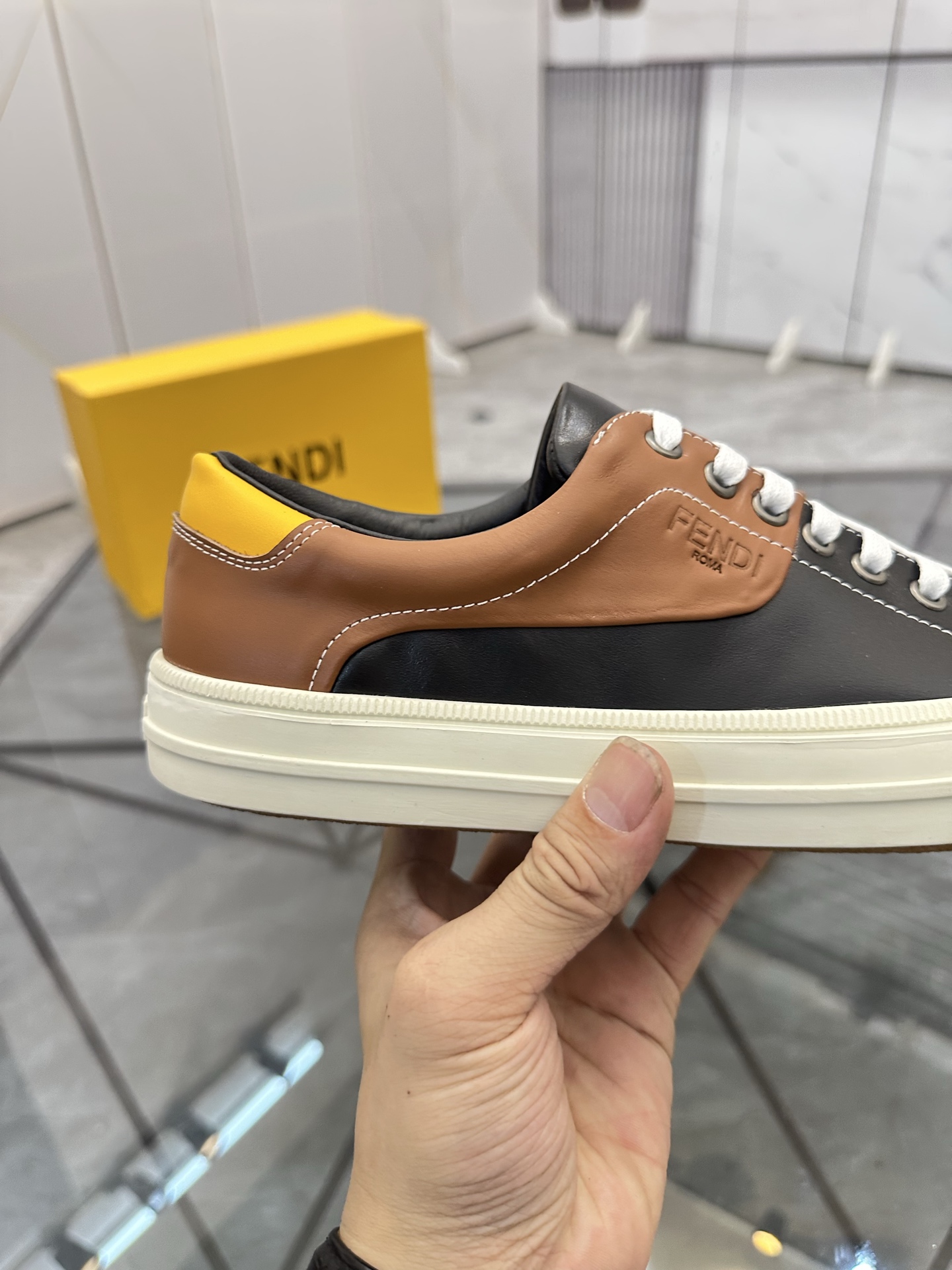 Precio de venta: P190 Marca: Fendi* mocasines de caña bajaTalla: 38-44(se puede personalizar hasta 4