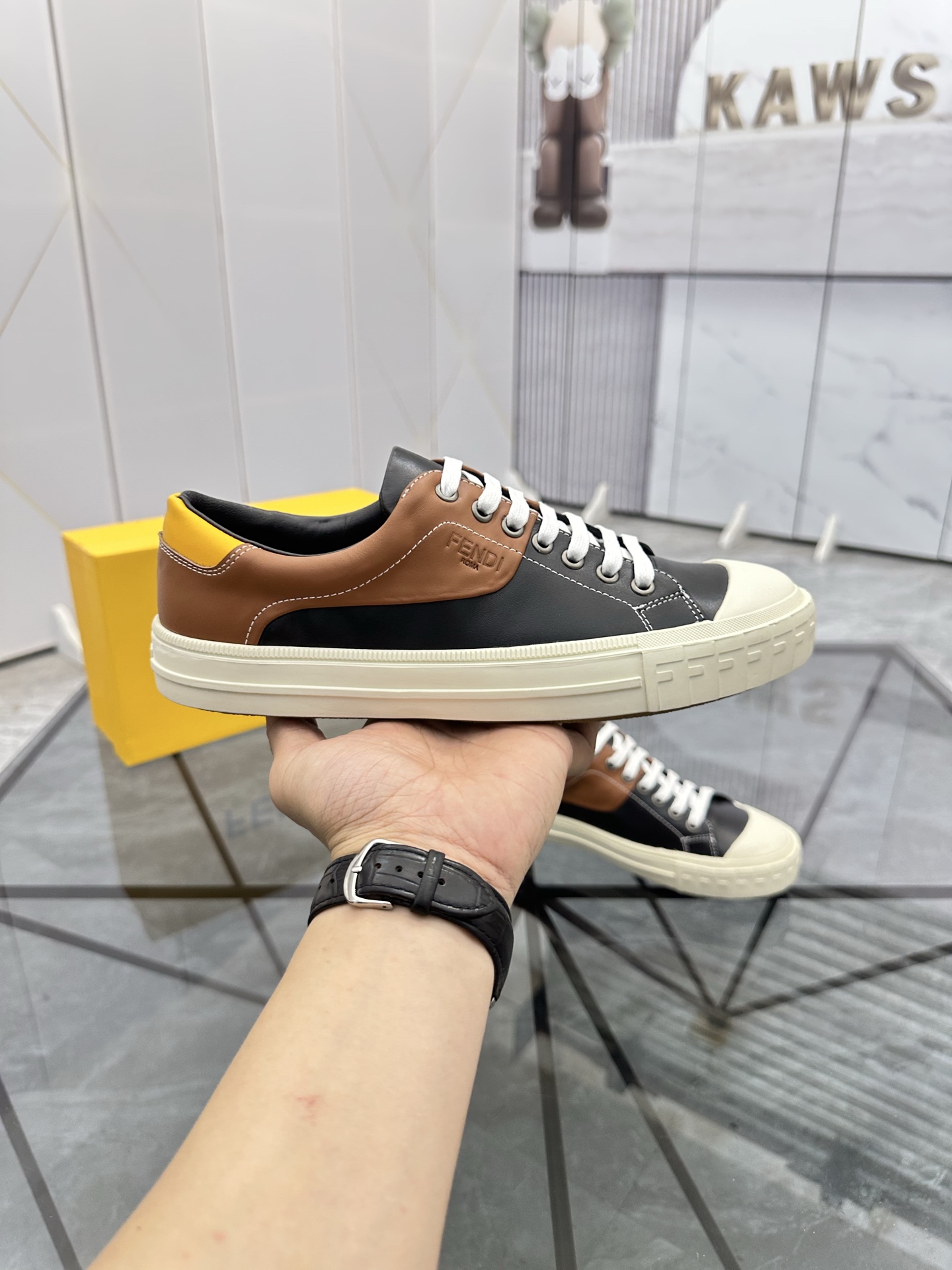 Precio de venta: P190 Marca: Fendi* mocasines de caña bajaTalla: 38-44(se puede personalizar hasta 4