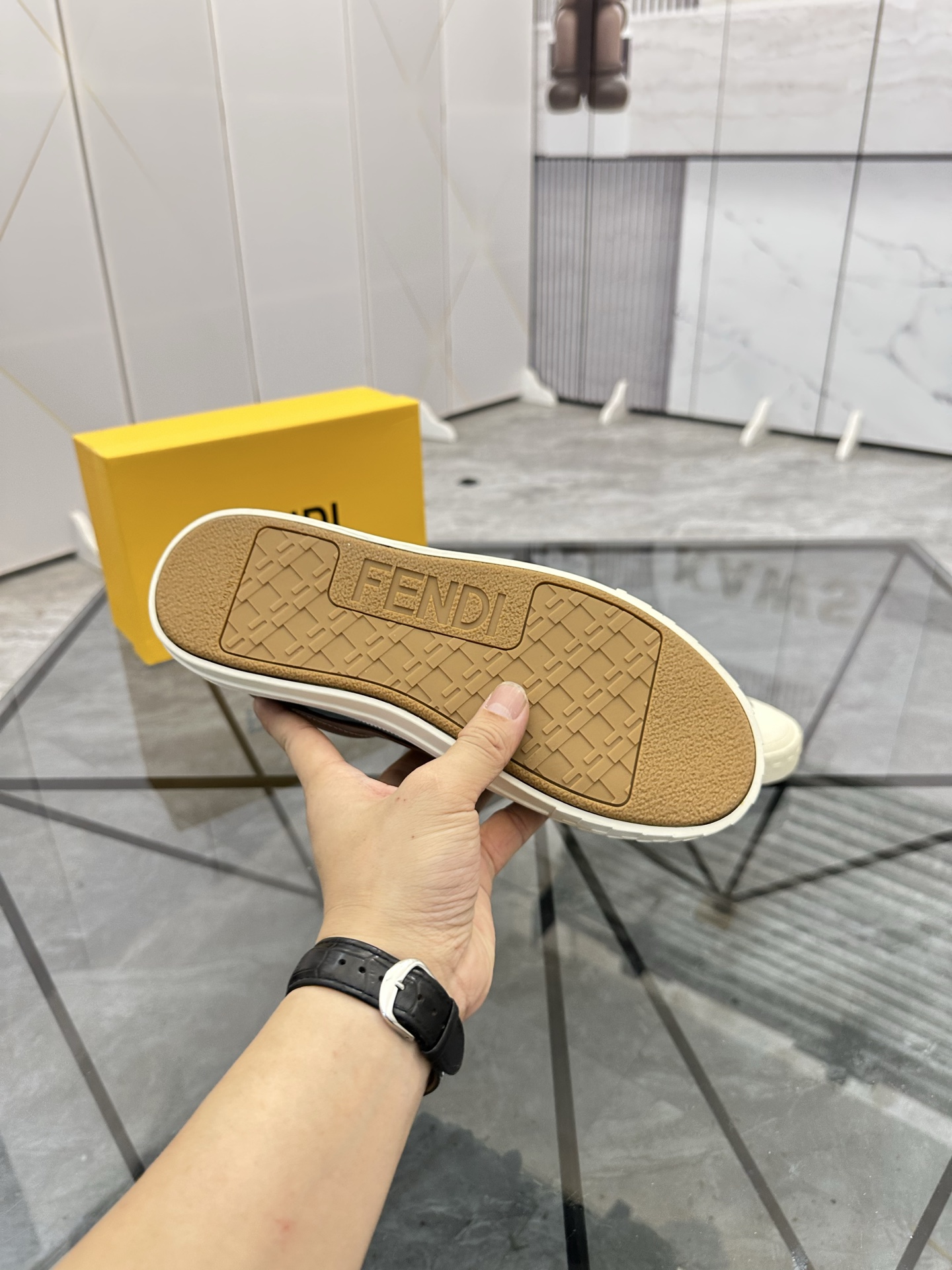 Precio de venta: P190 Marca: Fendi* mocasines de caña bajaTalla: 38-44(se puede personalizar hasta 4